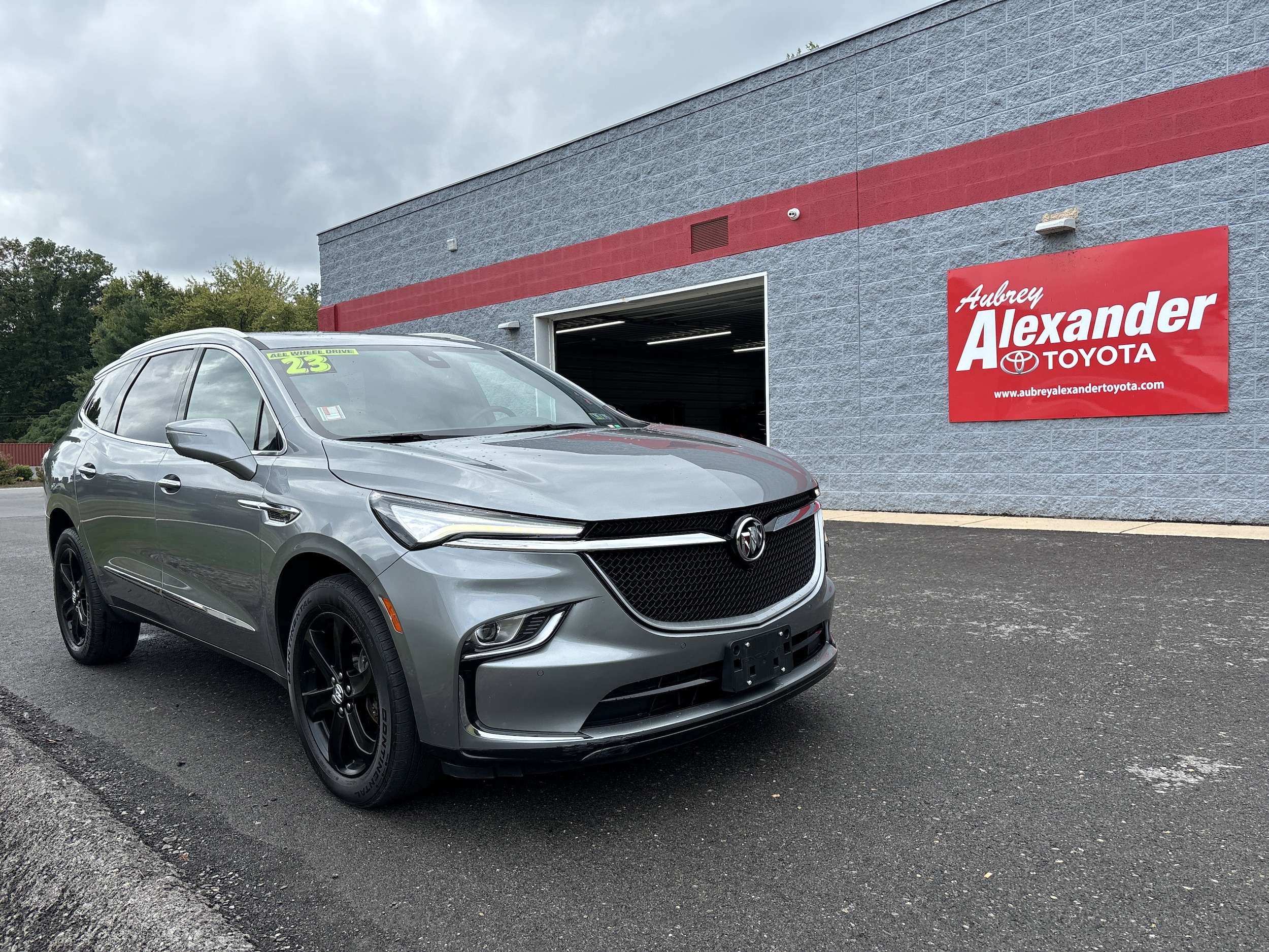 2023 Buick Enclave Essence's photo