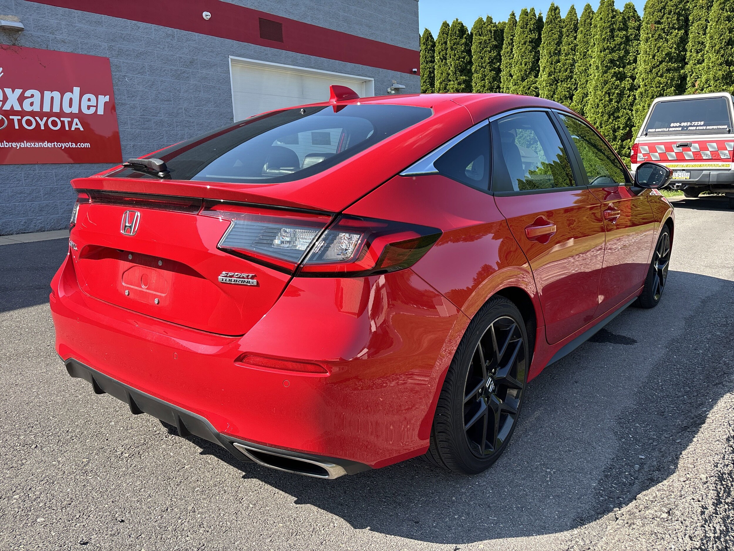 2024 Honda Civic Hatchback Sport Touring photo 3