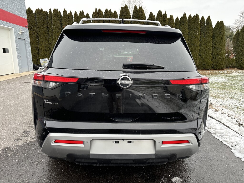 Used 2024 Nissan Pathfinder SL SUV
