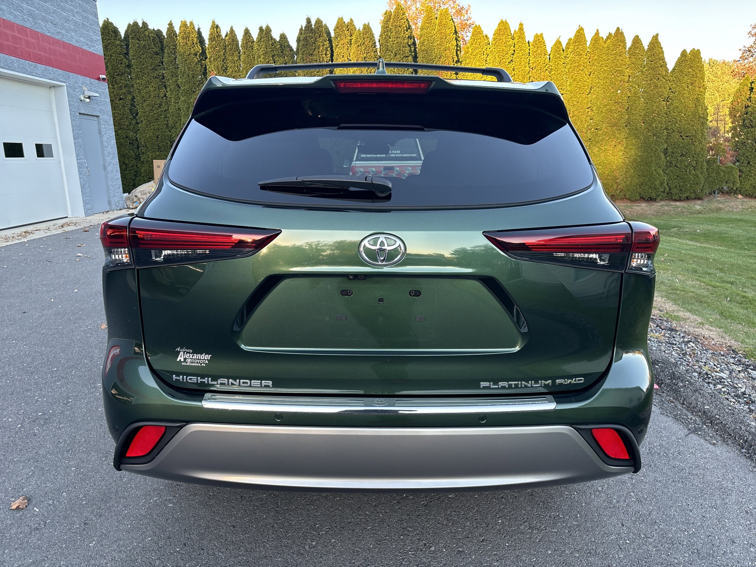 2024 Toyota Highlander XLE photo 2