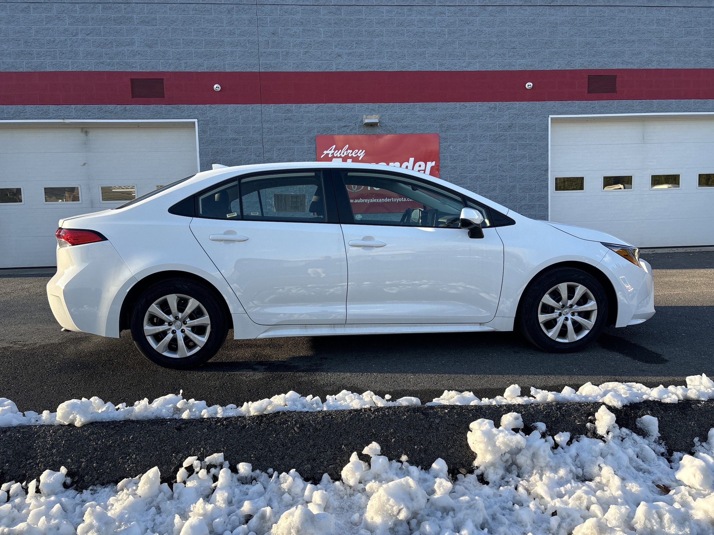 Used 2025 Toyota Corolla LE with VIN 5YFB4MDE1SP234473 for sale in Kansas City