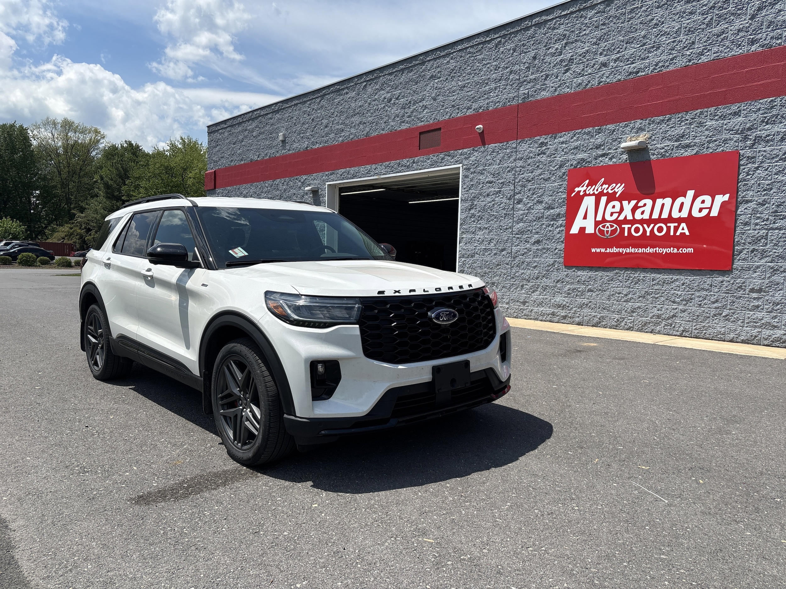 2025 Ford Explorer ST-LINE 4WD (PL535)'s photo