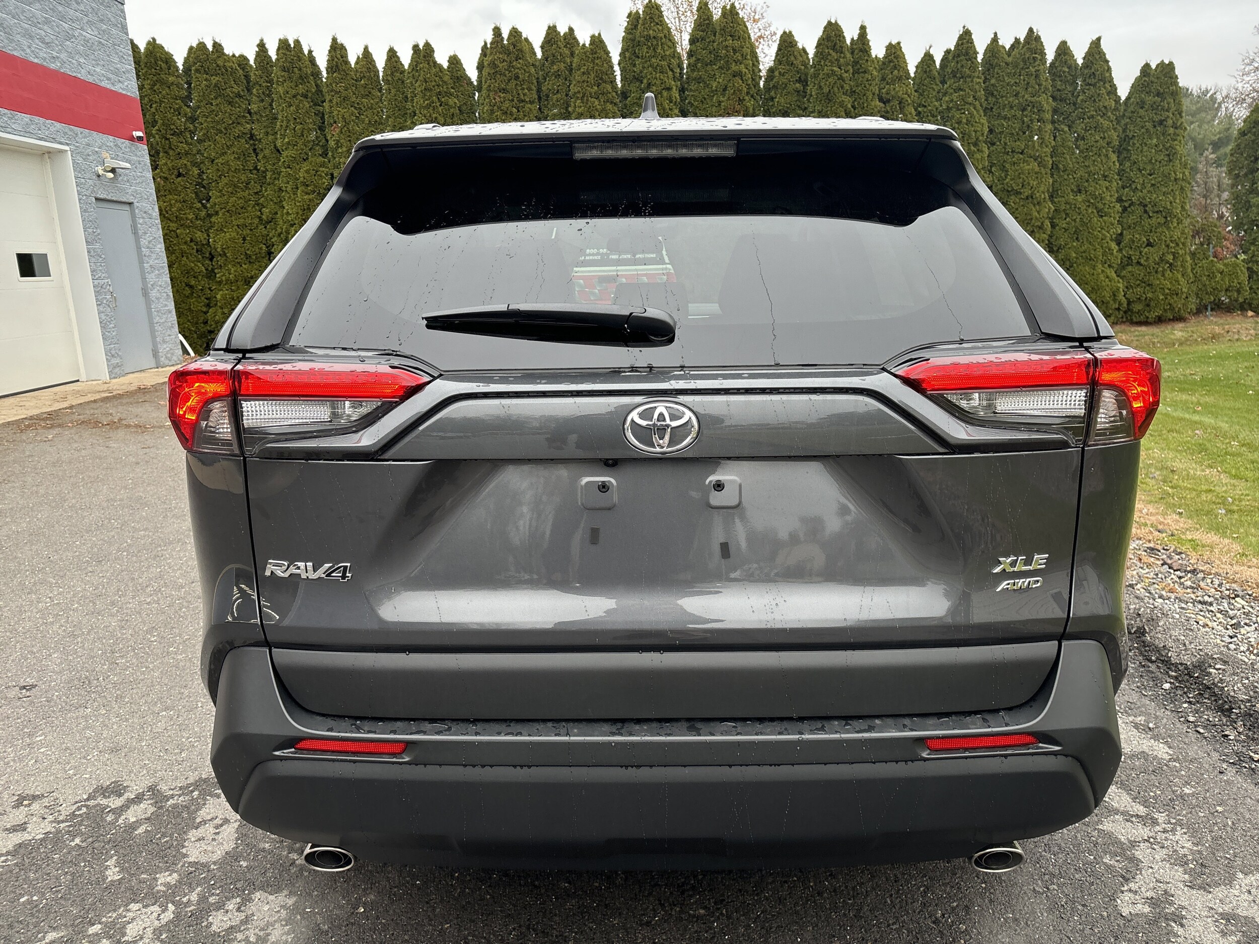 2025 Toyota RAV4 XLE photo 3