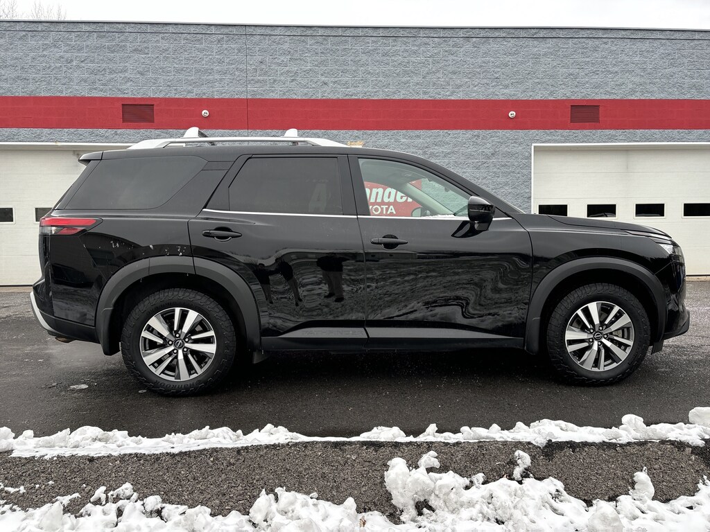 Used 2024 Nissan Pathfinder SL SUV