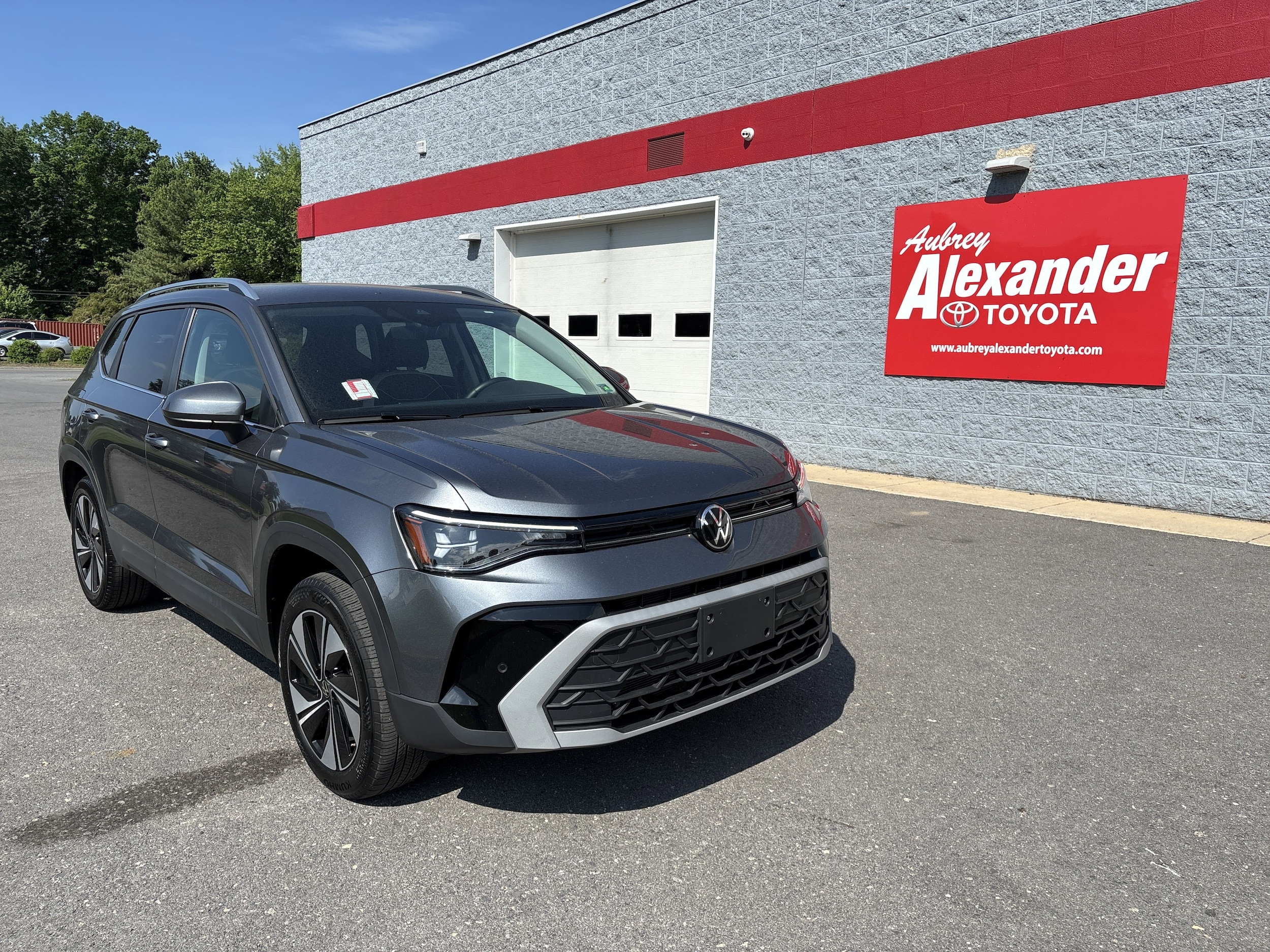 2025 Volkswagen Taos 1.5T SE 4Motion's photo