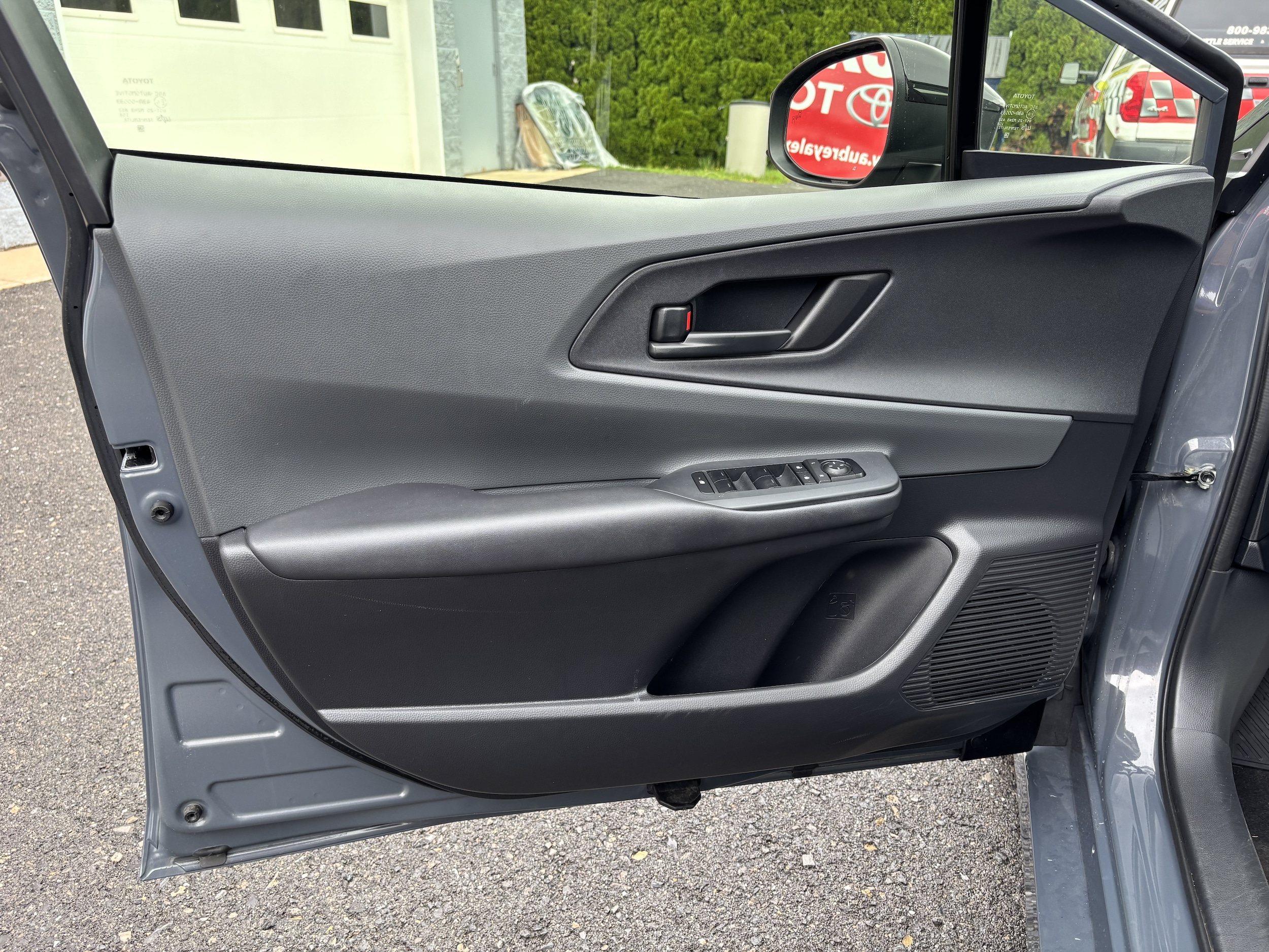 2024 Toyota Prius LE - Photo 16