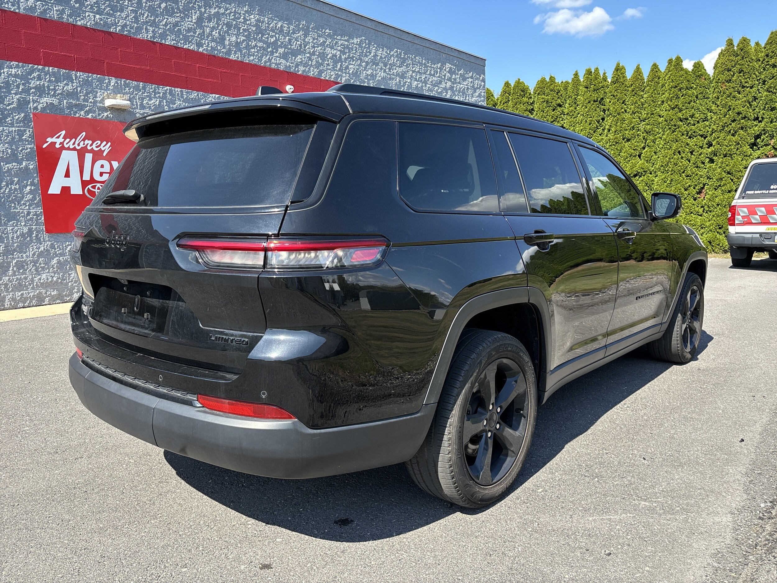 2023 Jeep Grand Cherokee Limited photo 2
