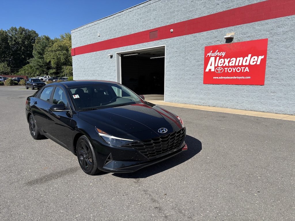 Used 2023 Hyundai Elantra Hybrid Blue Sedan