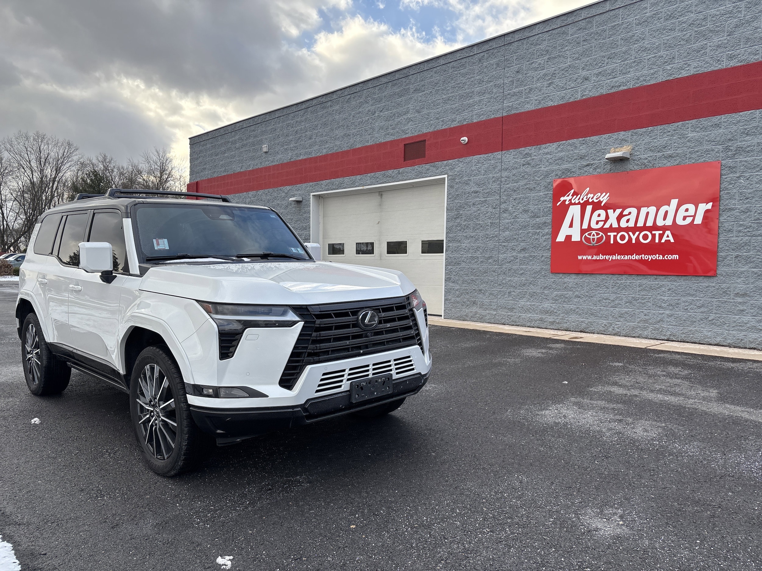 2024 Lexus GX Luxury's photo