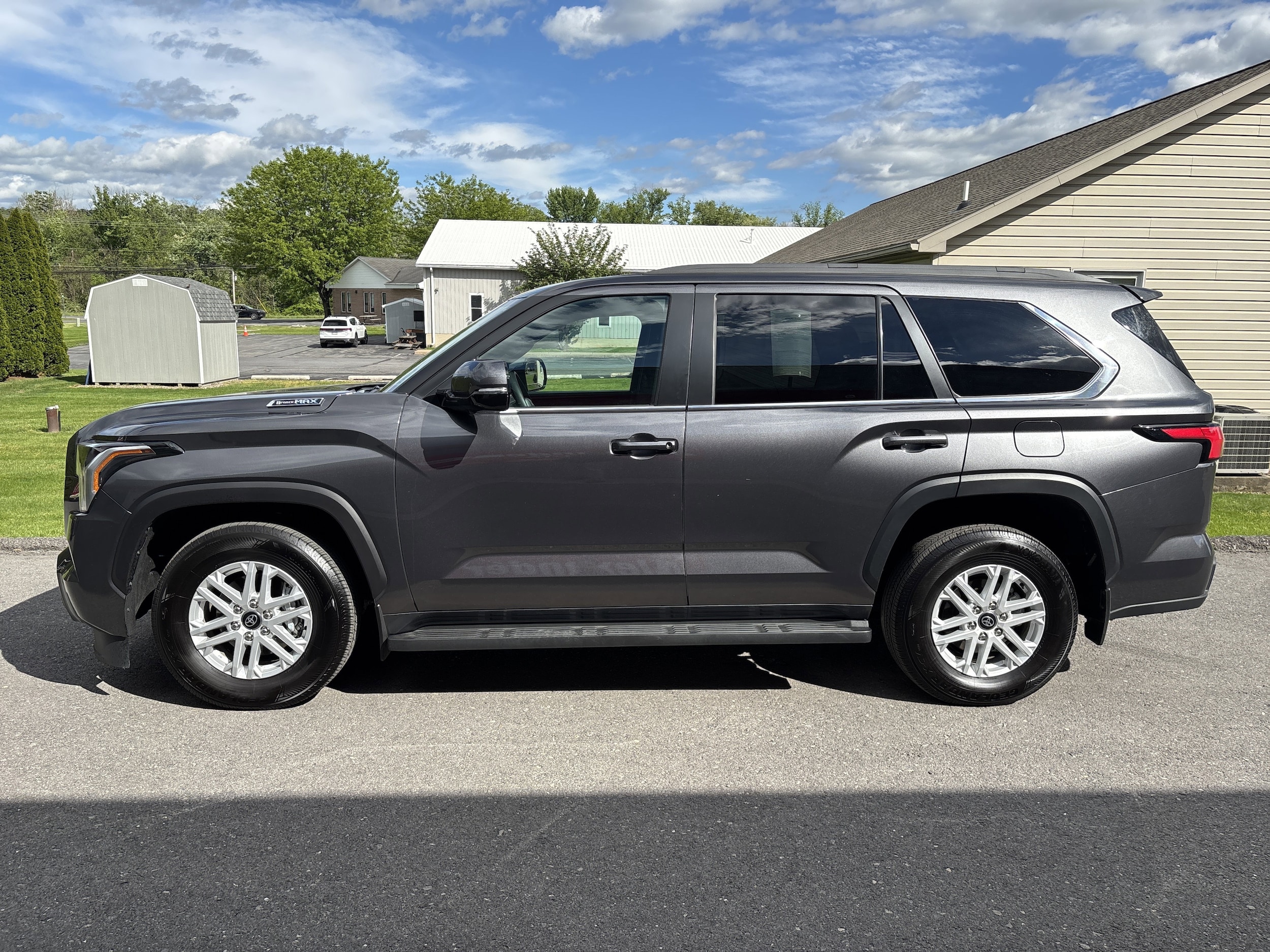 2025 Toyota Sequoia SR5 - Photo 7