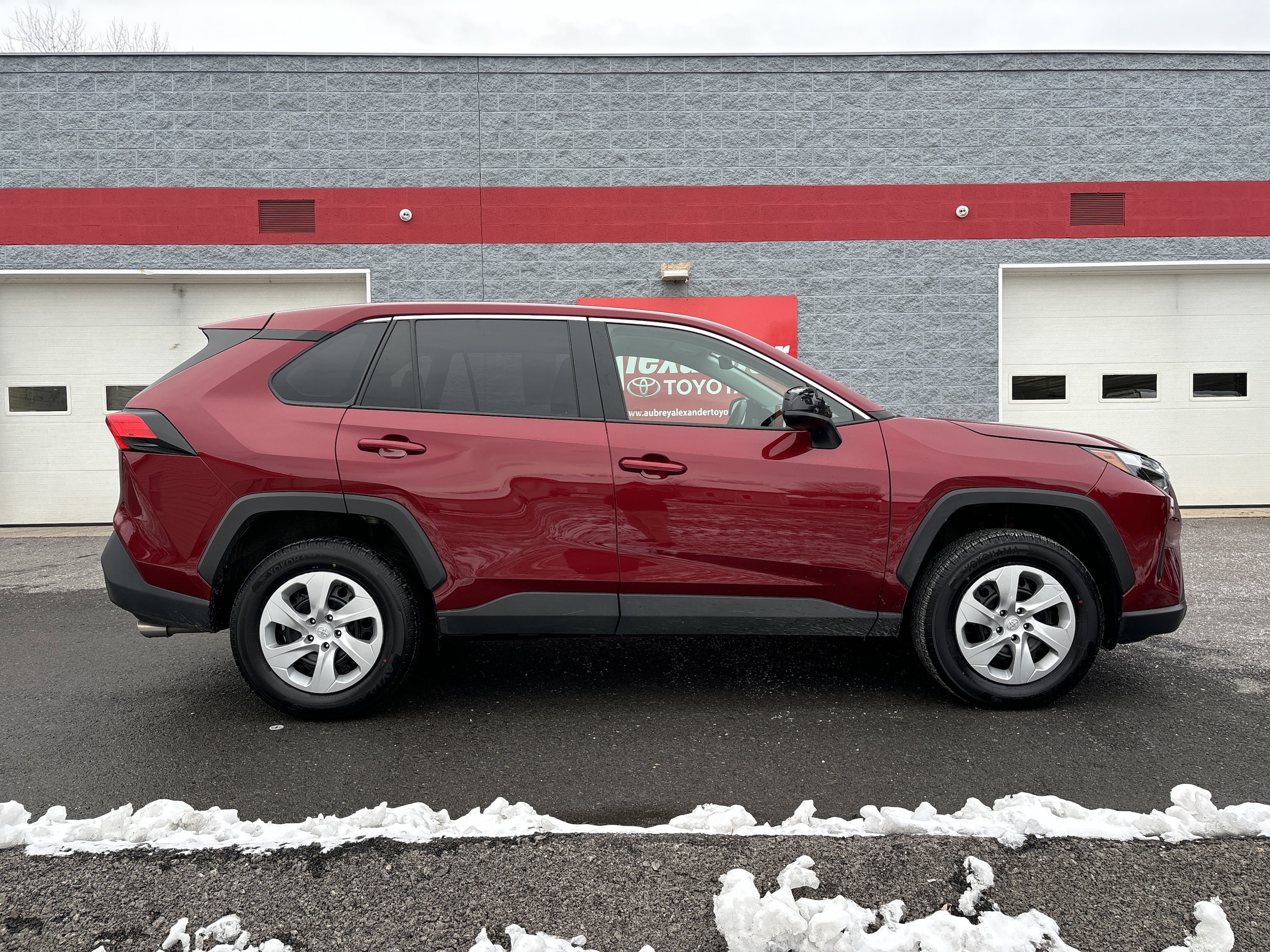 Used 2025 Toyota RAV4 LE with VIN 2T3F1RFV2SW515983 for sale in Kansas City