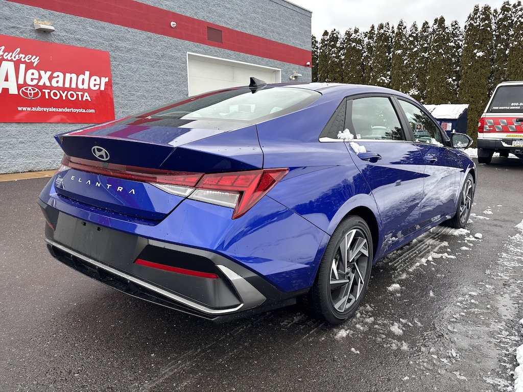 Used 2025 Hyundai Elantra SEL Convenience Sedan