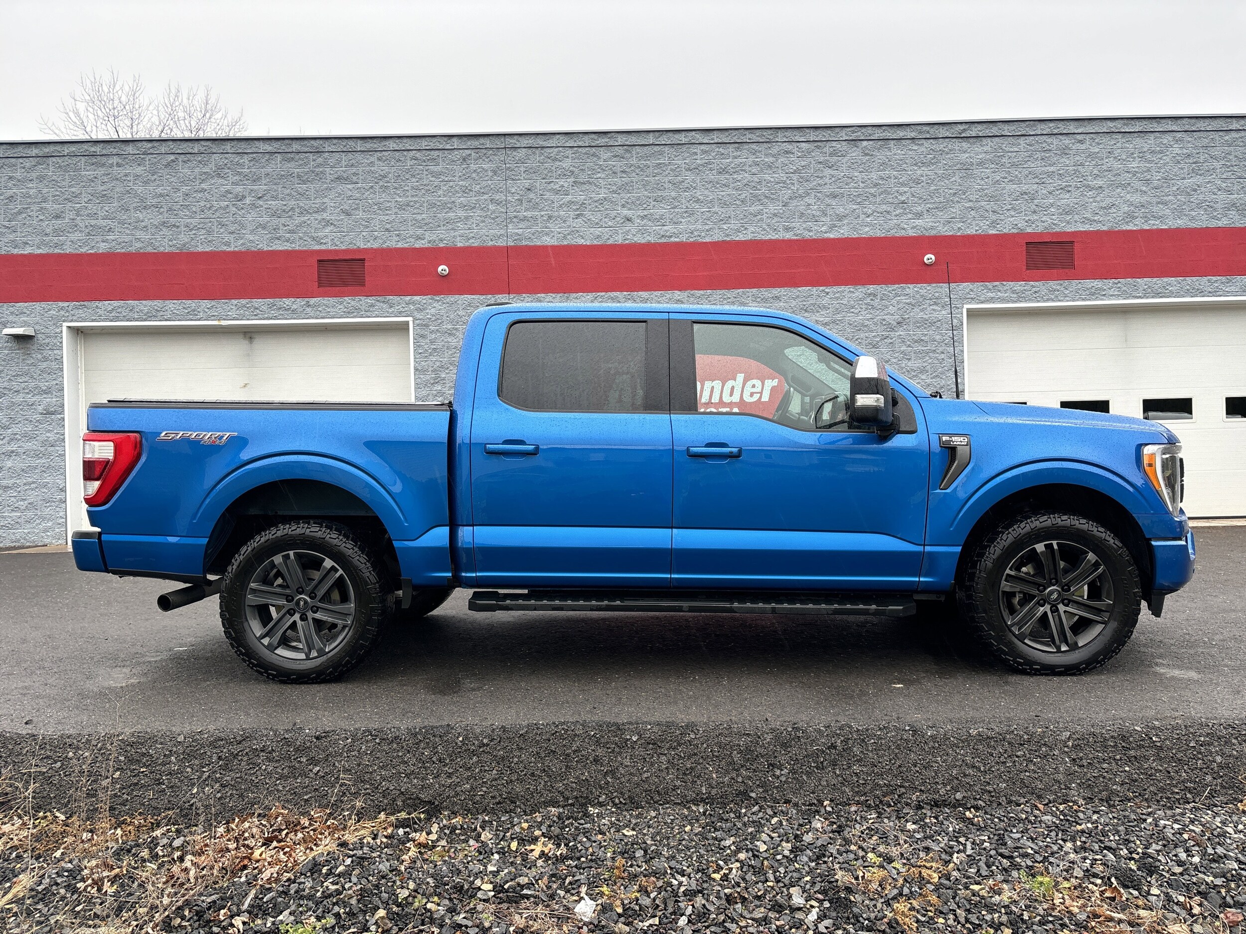 2021 Ford F-150 Lariat photo 2