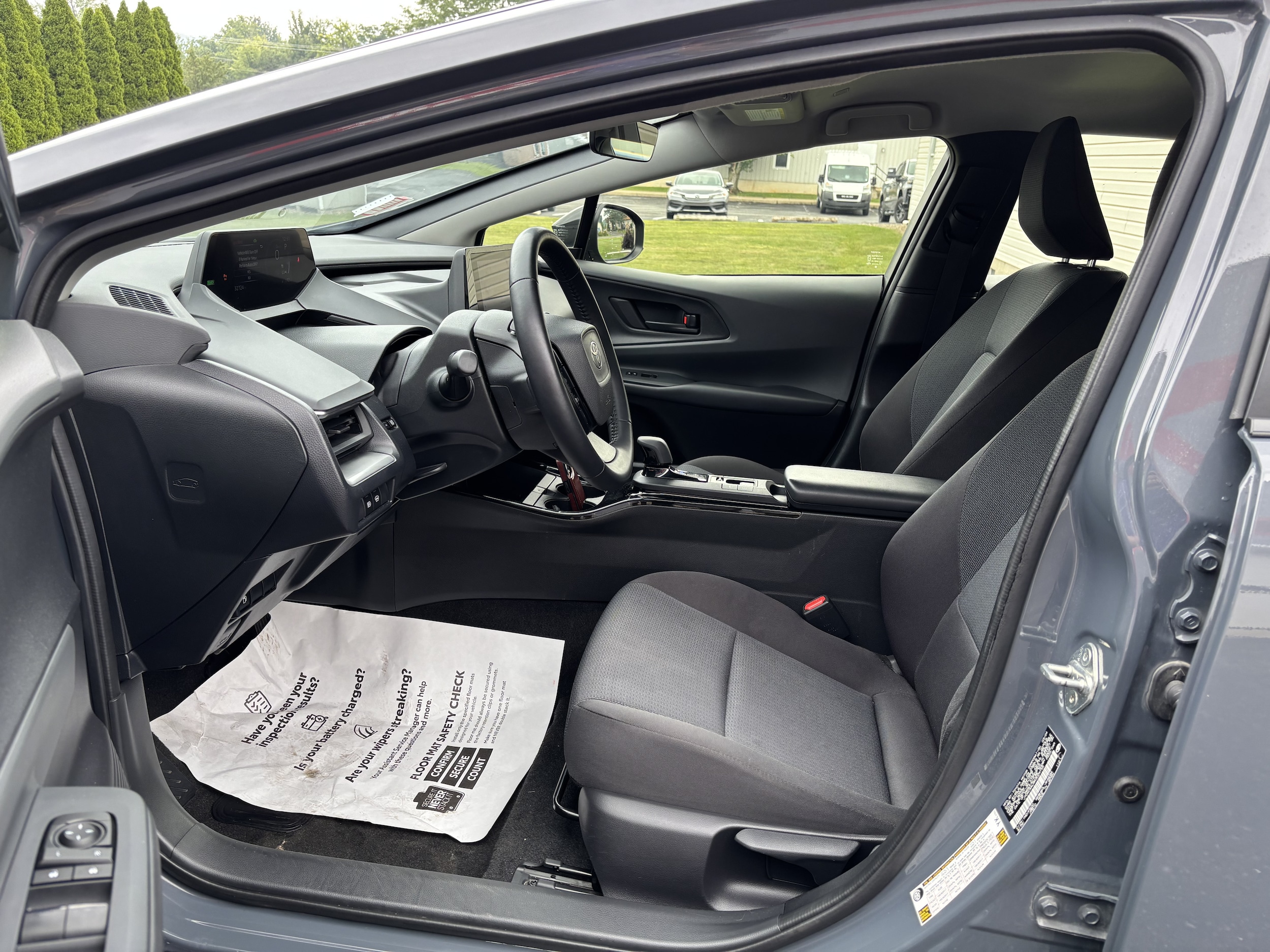 2024 Toyota Prius LE - Photo 13