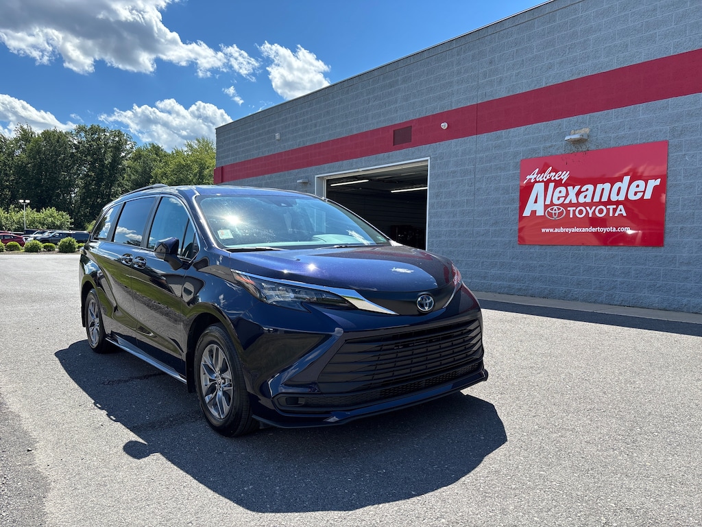 Certified 2024 Toyota Sienna LE 8 Passenger Van Passenger Van