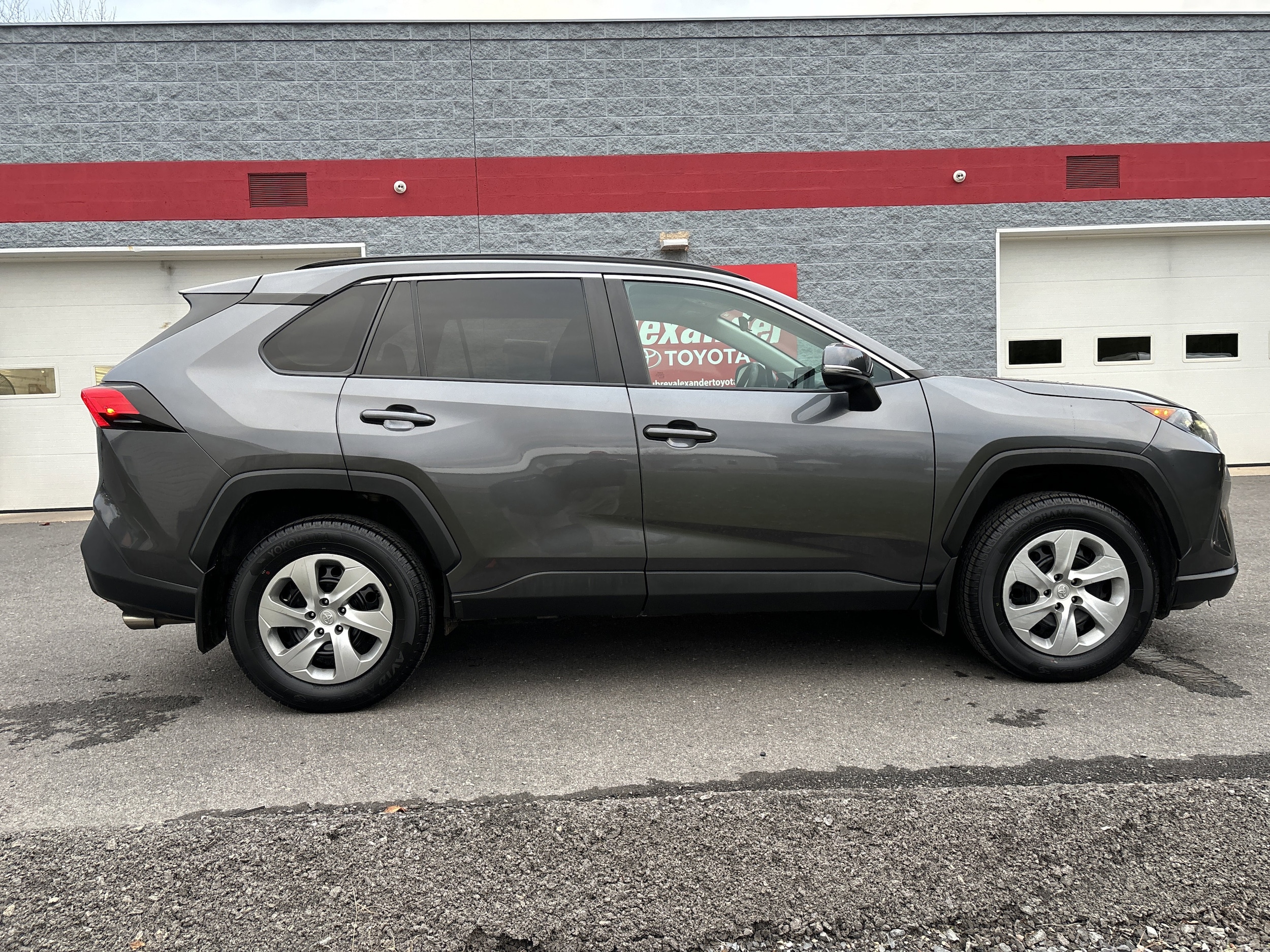 Used 2021 Toyota RAV4 LE with VIN 2T3G1RFV4MC182534 for sale in Selinsgrove, PA