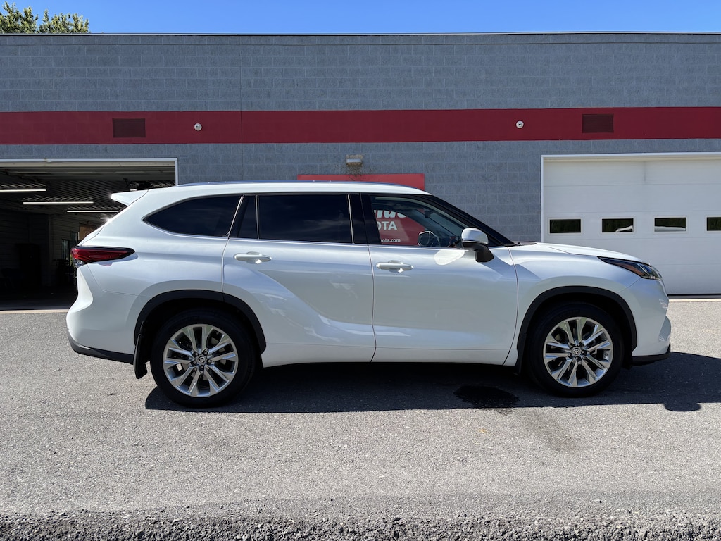 Used 2022 Toyota Highlander Limited SUV