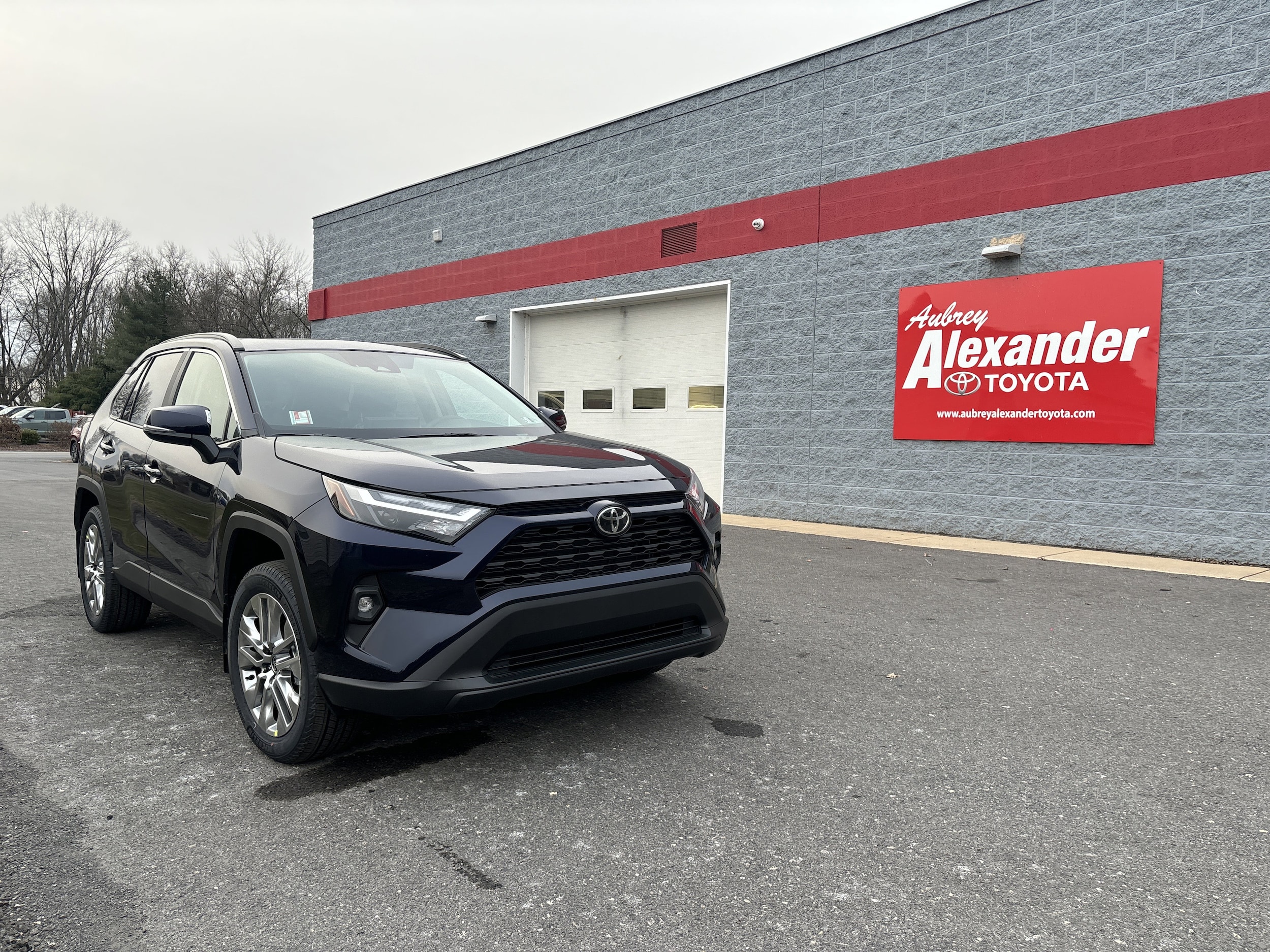 2025 Toyota RAV4 XLE Premium's photo