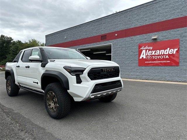 2025 Toyota Tacoma Trailhunter's photo