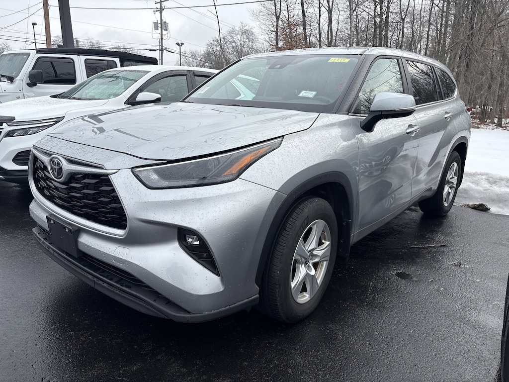Used 2024 Toyota Highlander LE SUV