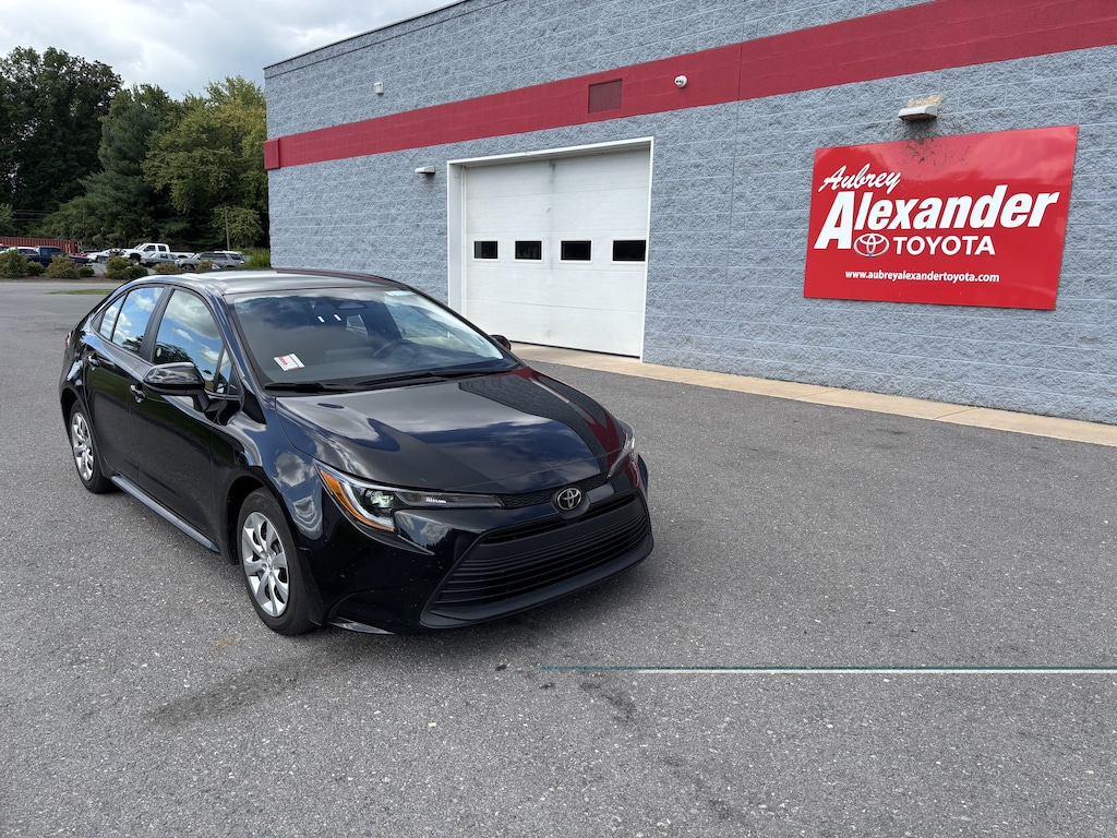 Used 2025 Toyota Corolla LE Sedan