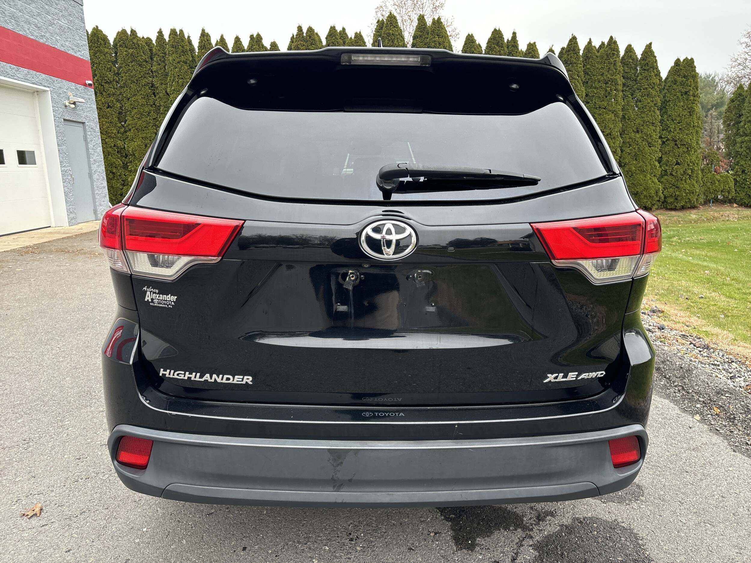2017 Toyota Highlander XLE photo 2