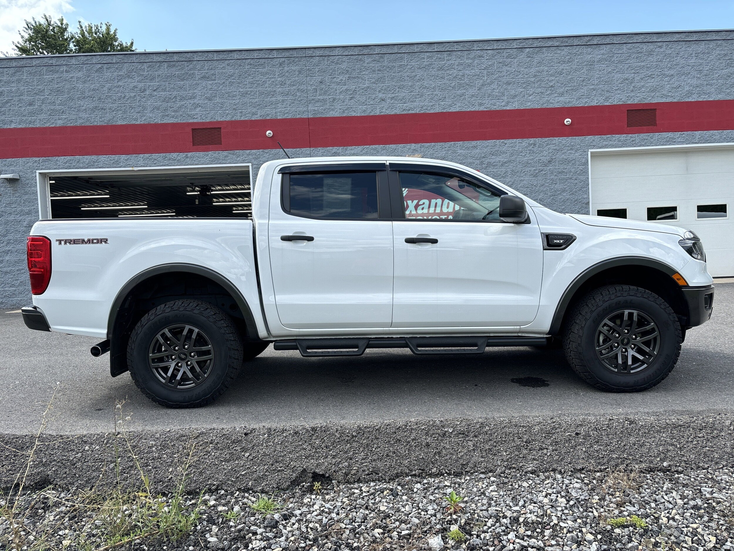 2023 Ford Ranger XLT photo 2