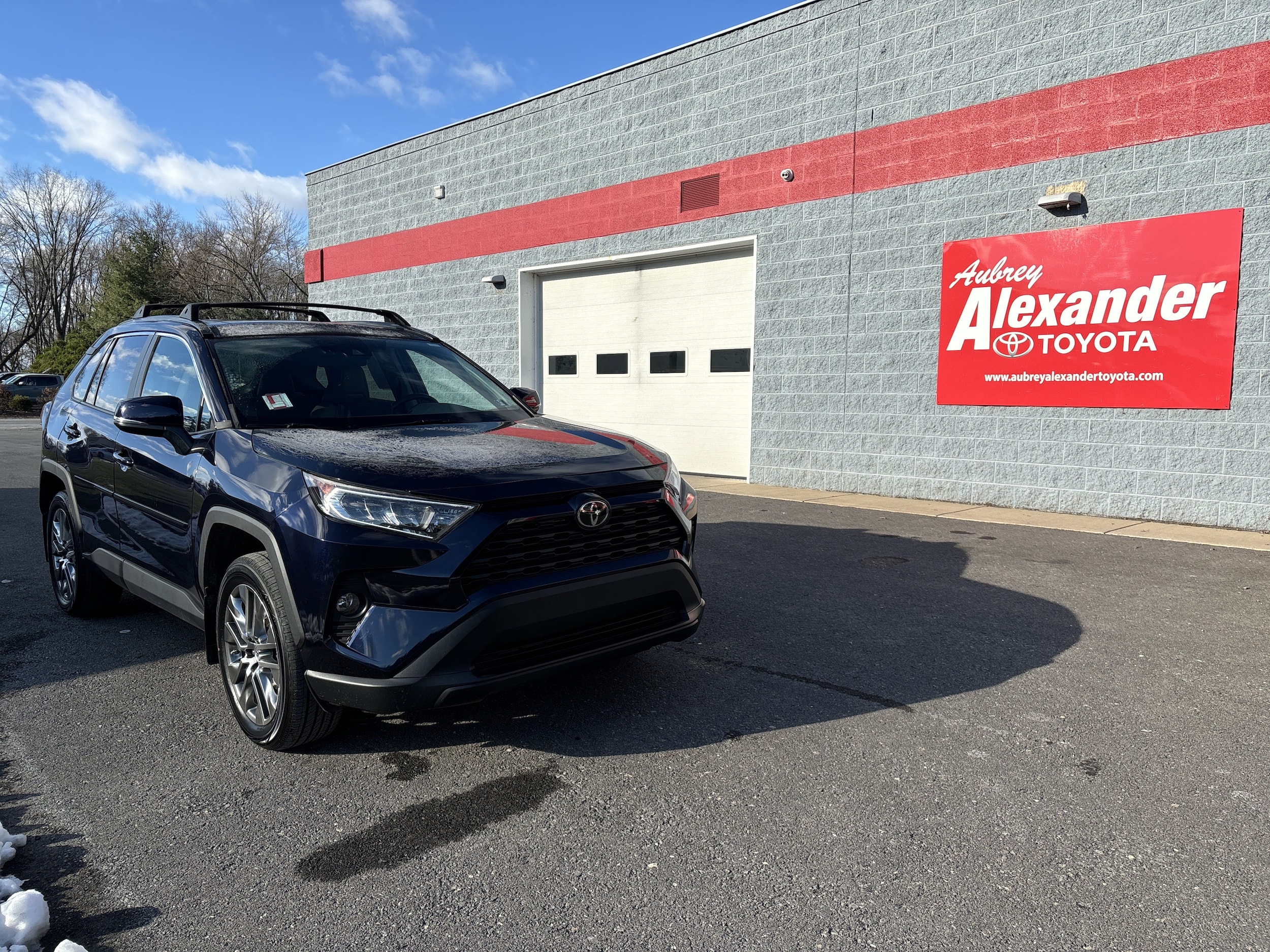 2019 Toyota RAV4 XLE Premium's photo