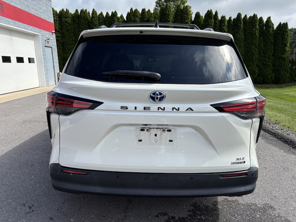 Used 2021 Toyota Sienna XLE 8 Passenger Van