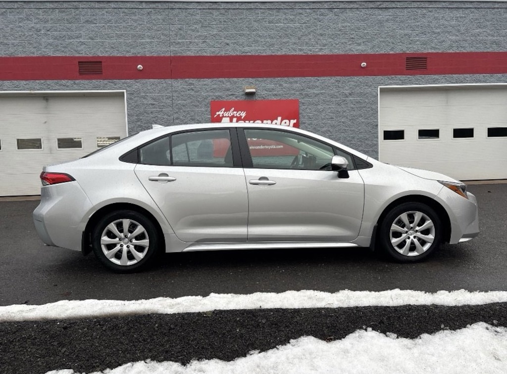 Used 2025 Toyota Corolla LE Sedan