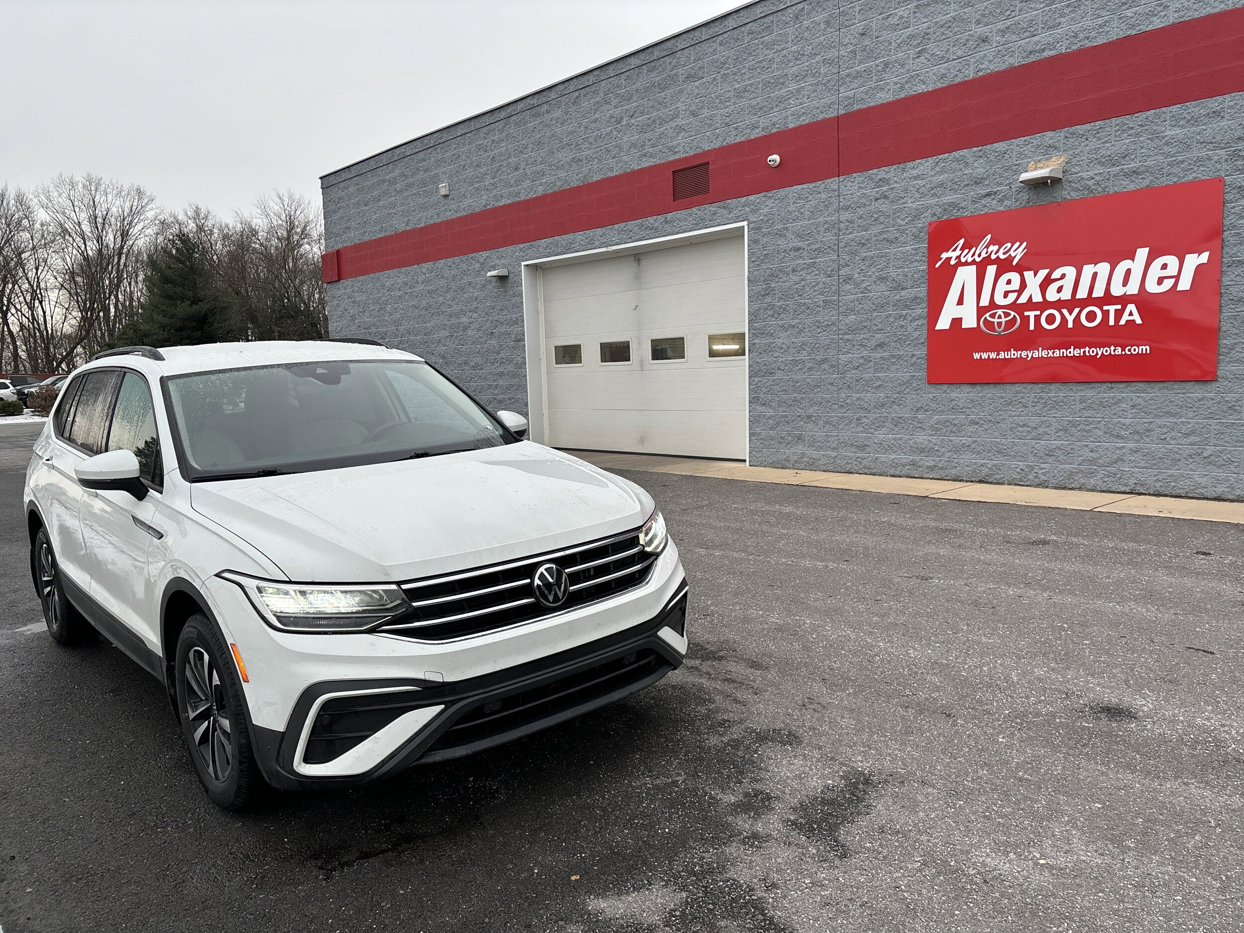 2024 Volkswagen Tiguan S's photo