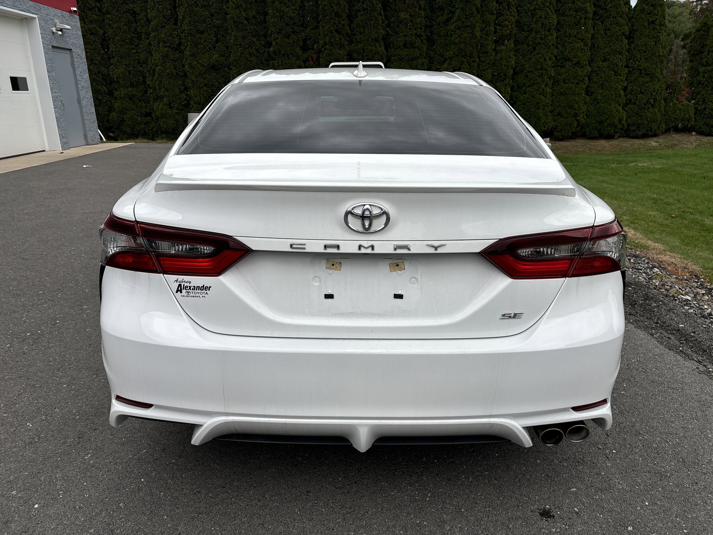 2023 Toyota Camry SE photo 3