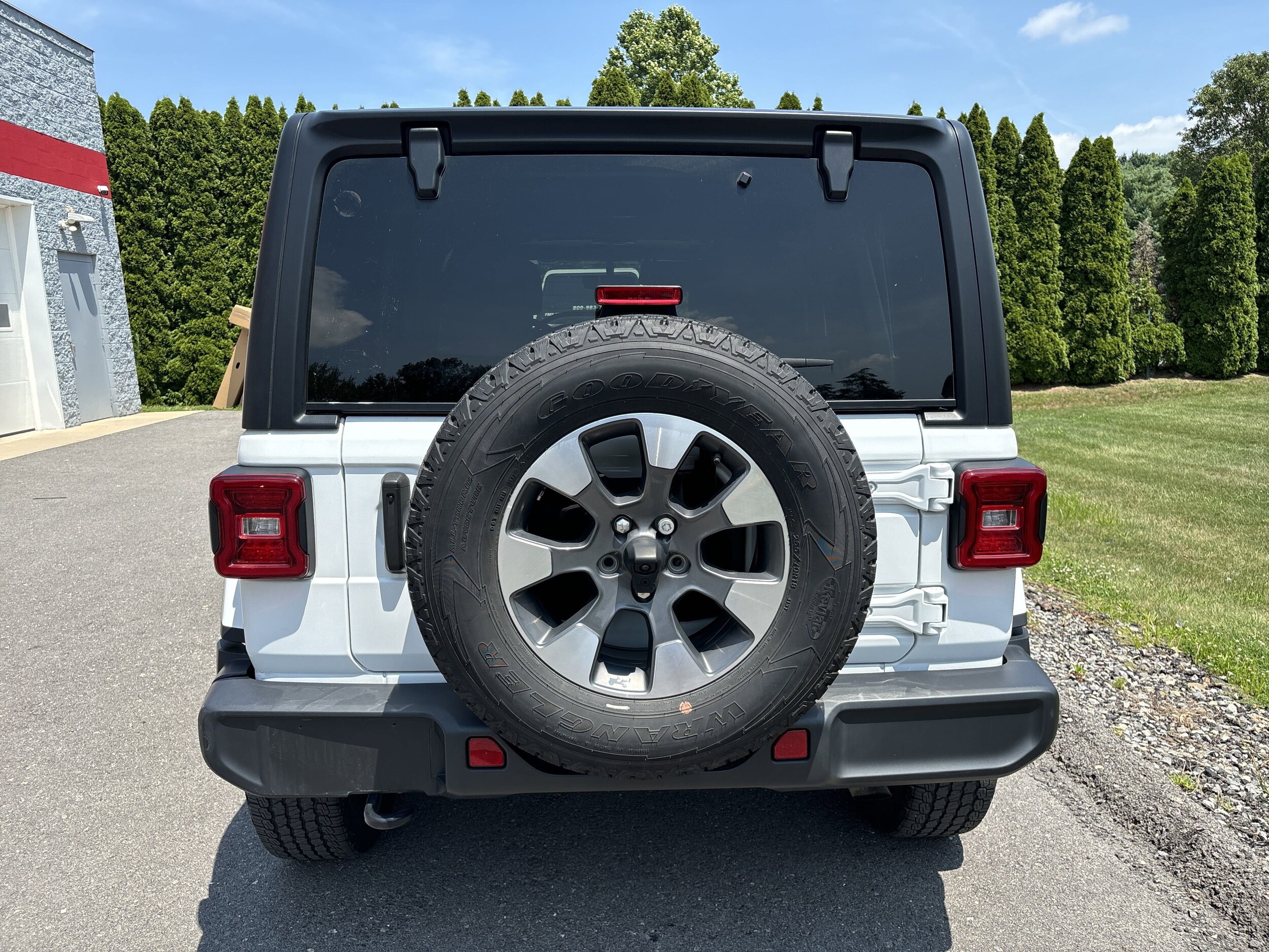 2022 Jeep Wrangler Unlimited Sahara photo 3
