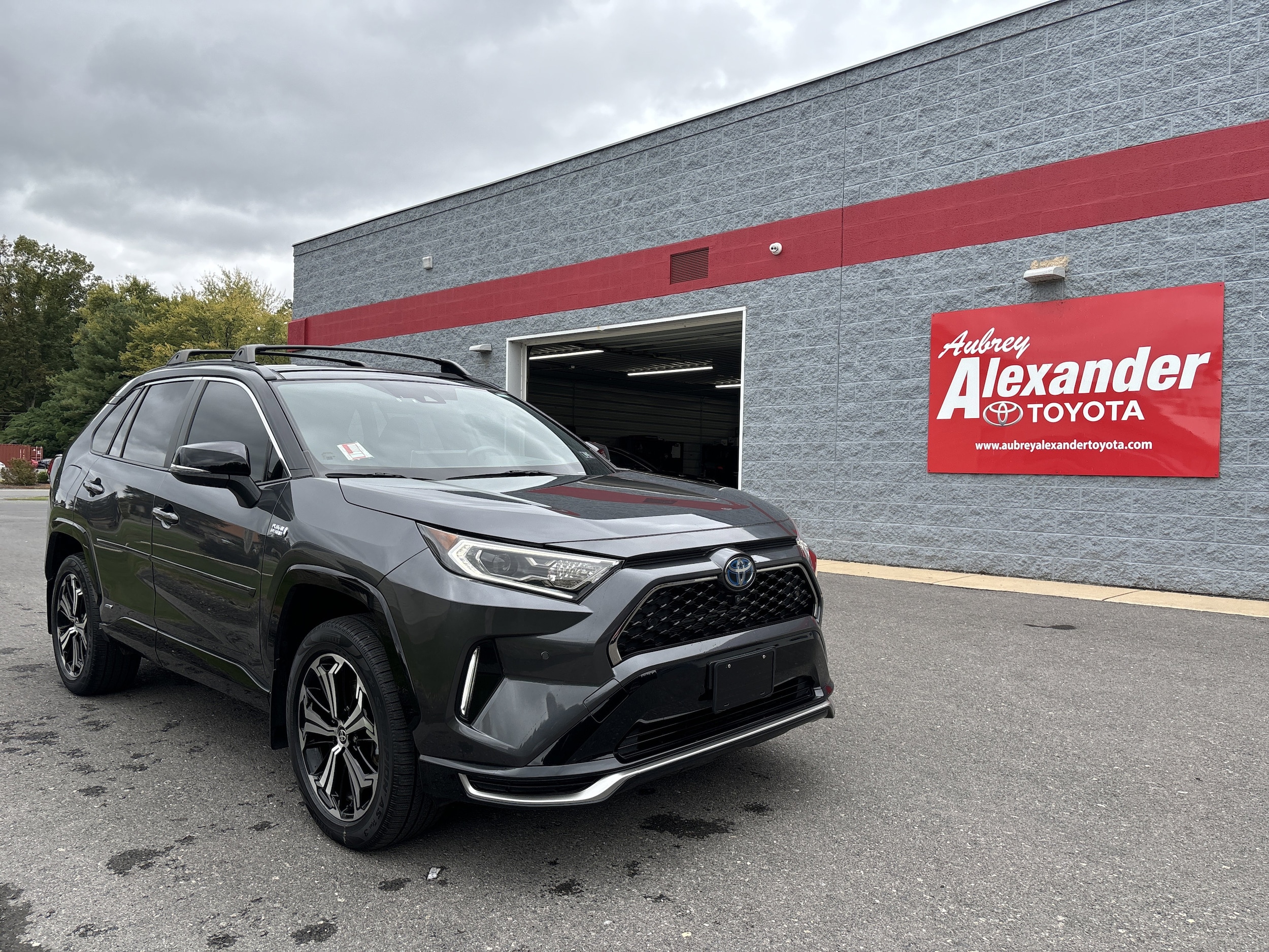2021 Toyota RAV4 XSE's photo