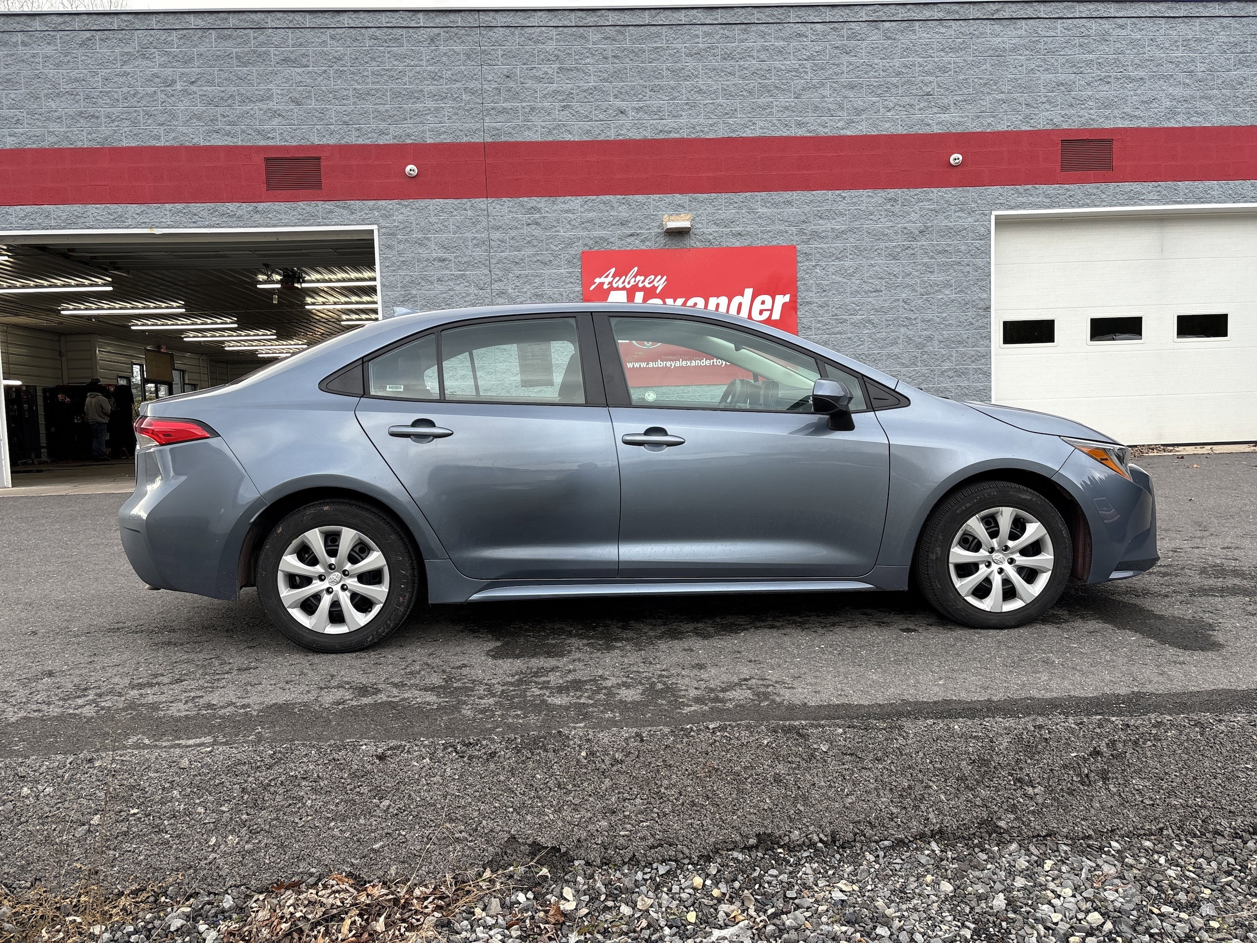 Used 2024 Toyota Corolla LE with VIN 5YFB4MDE5RP159528 for sale in Northfield, Minnesota