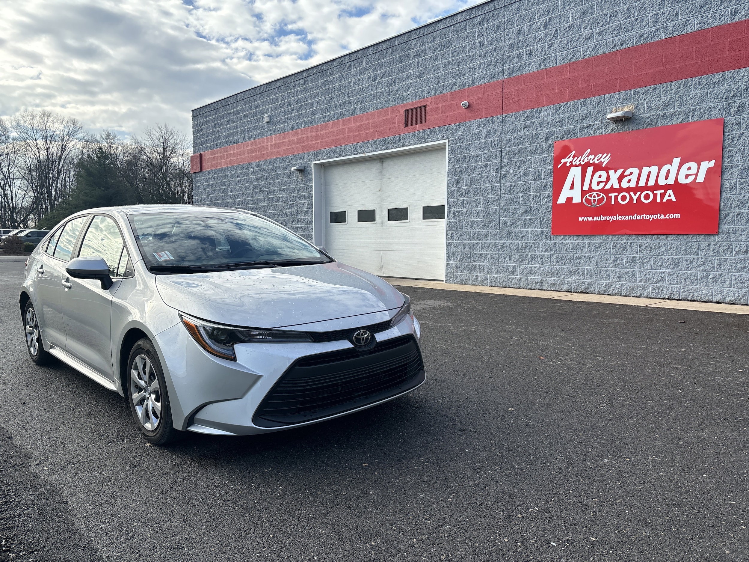 2025 Toyota Corolla LE's photo