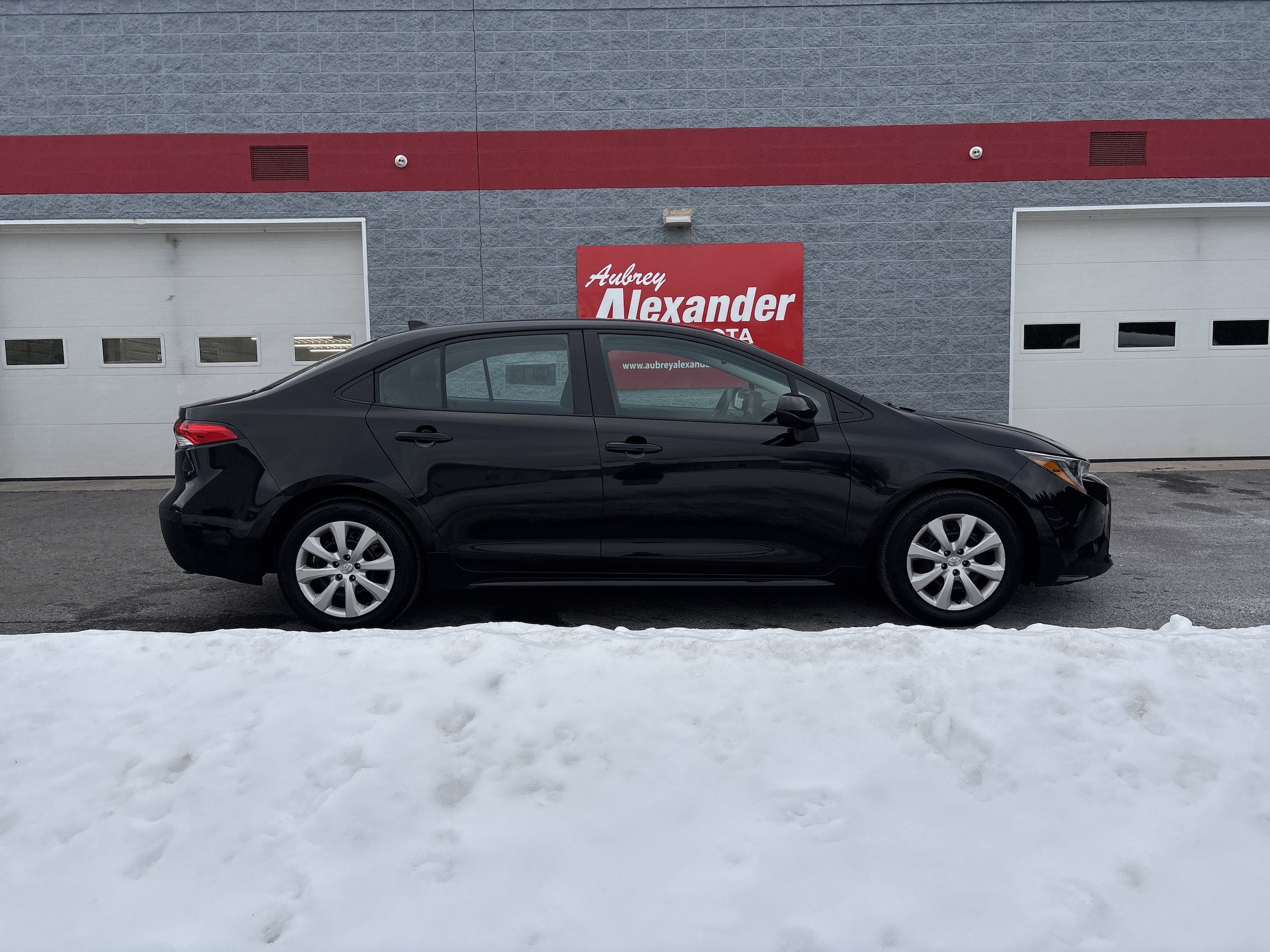 Used 2024 Toyota Corolla LE with VIN 5YFB4MDE2RP188095 for sale in Kansas City