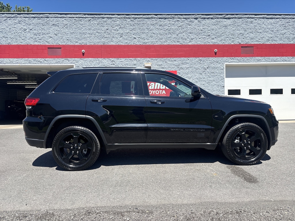 Used 2021 Jeep Grand Cherokee Laredo SUV