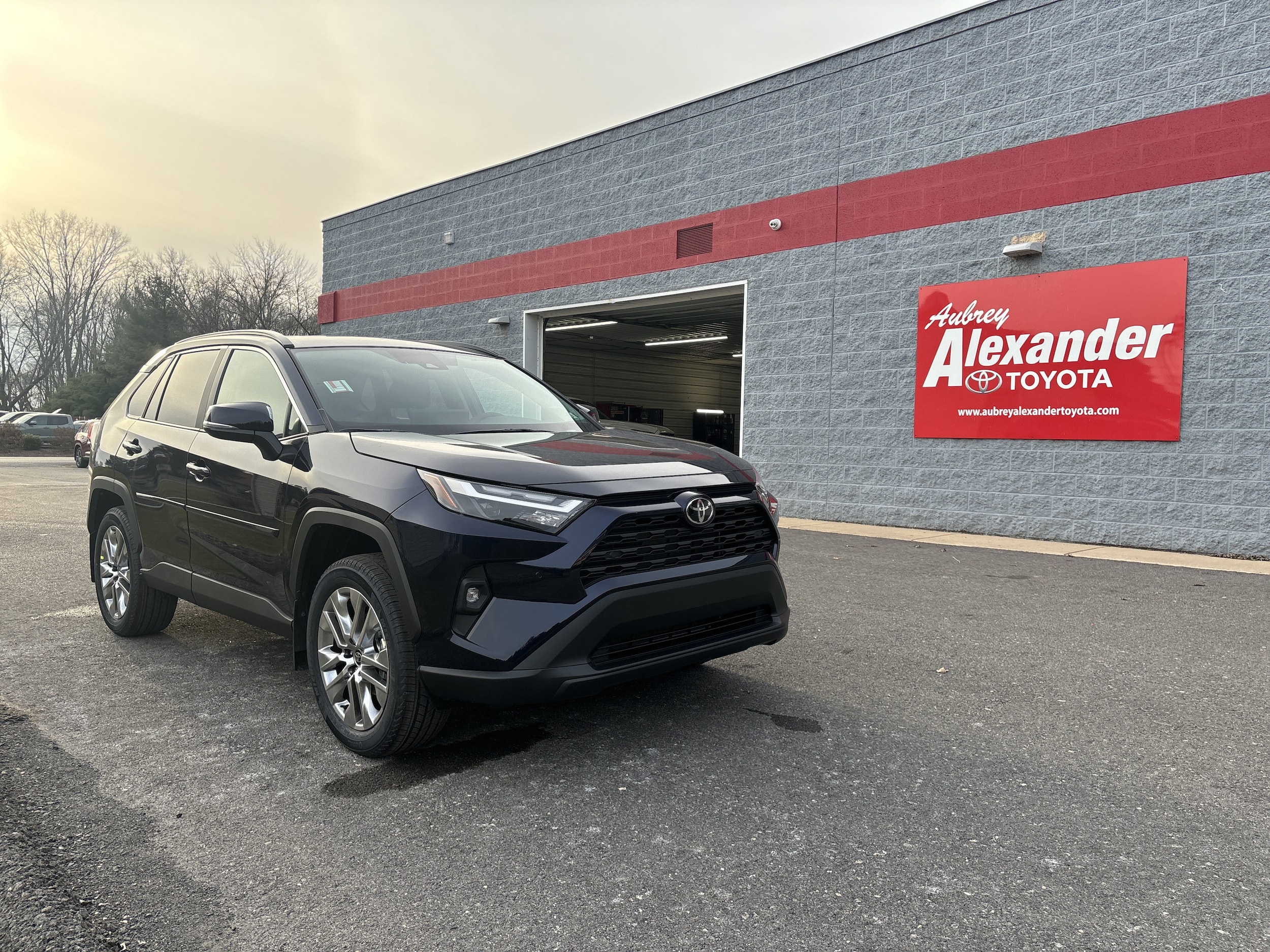 2025 Toyota RAV4 XLE Premium's photo