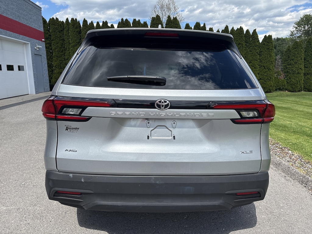 Used 2025 Toyota Grand Highlander XLE SUV