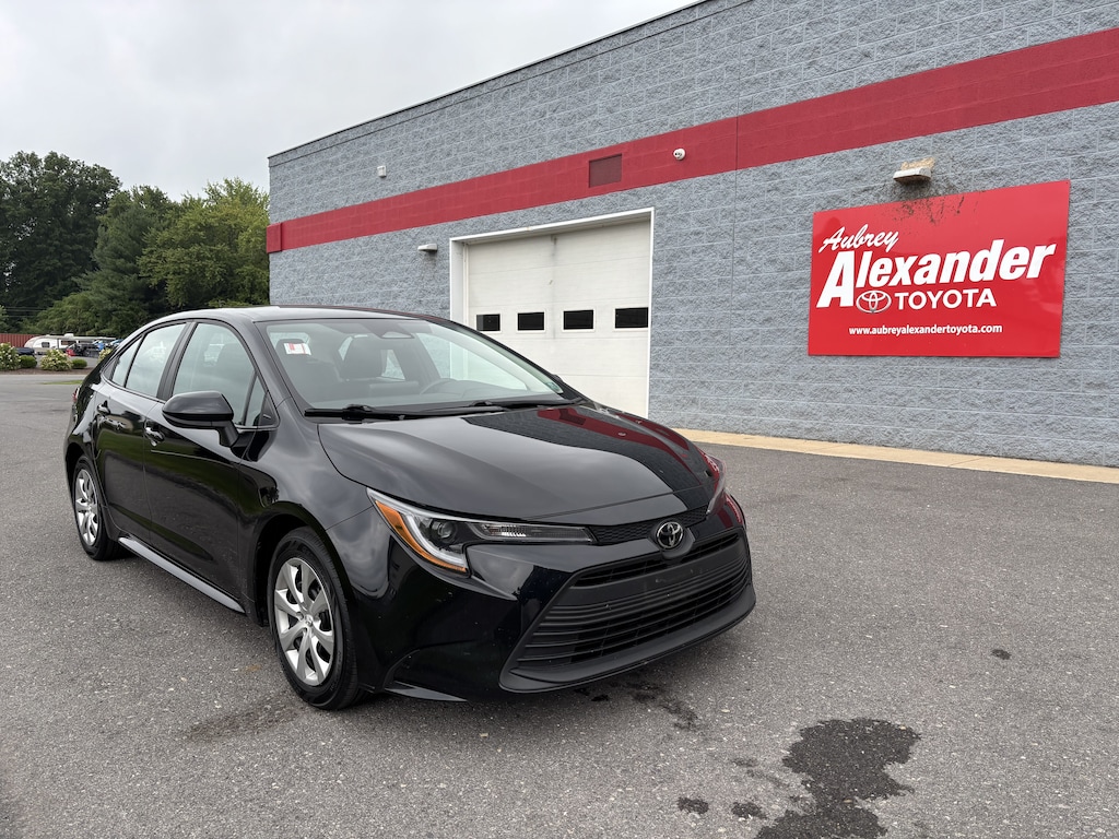Used 2025 Toyota Corolla LE Sedan