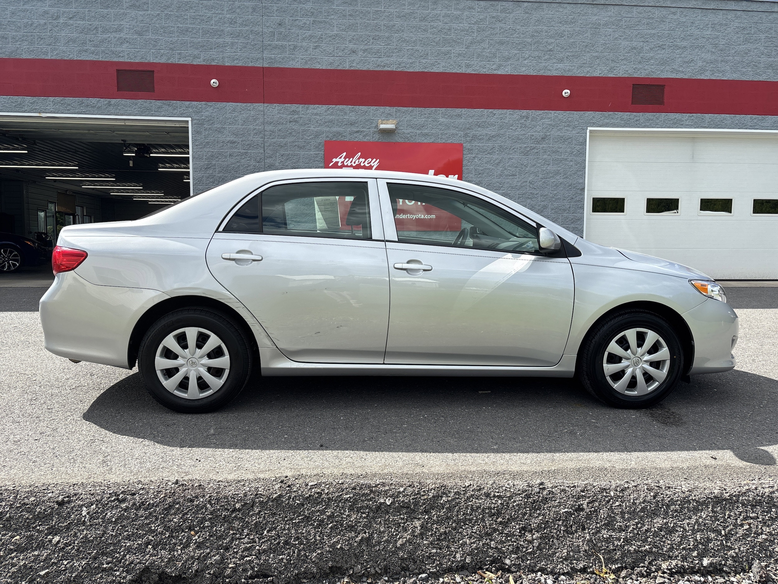 Used 2009 Toyota Corolla LE with VIN 1NXBU40E49Z090321 for sale in Selinsgrove, PA