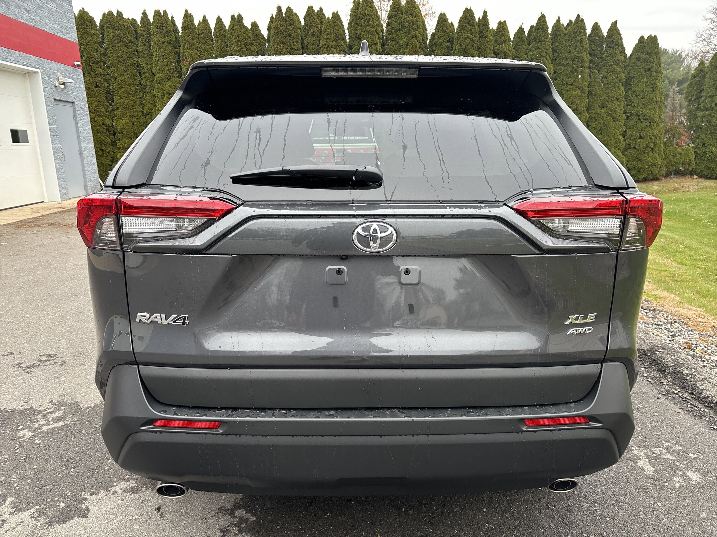 2025 Toyota RAV4 XLE photo 3