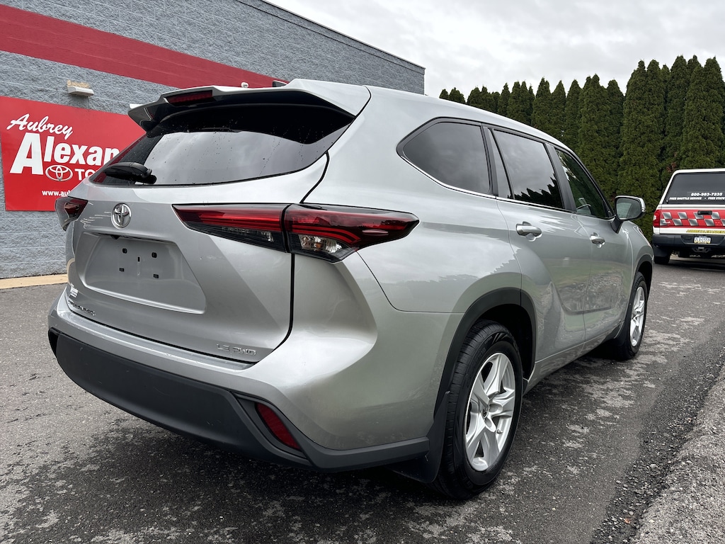 Used 2024 Toyota Highlander LE SUV