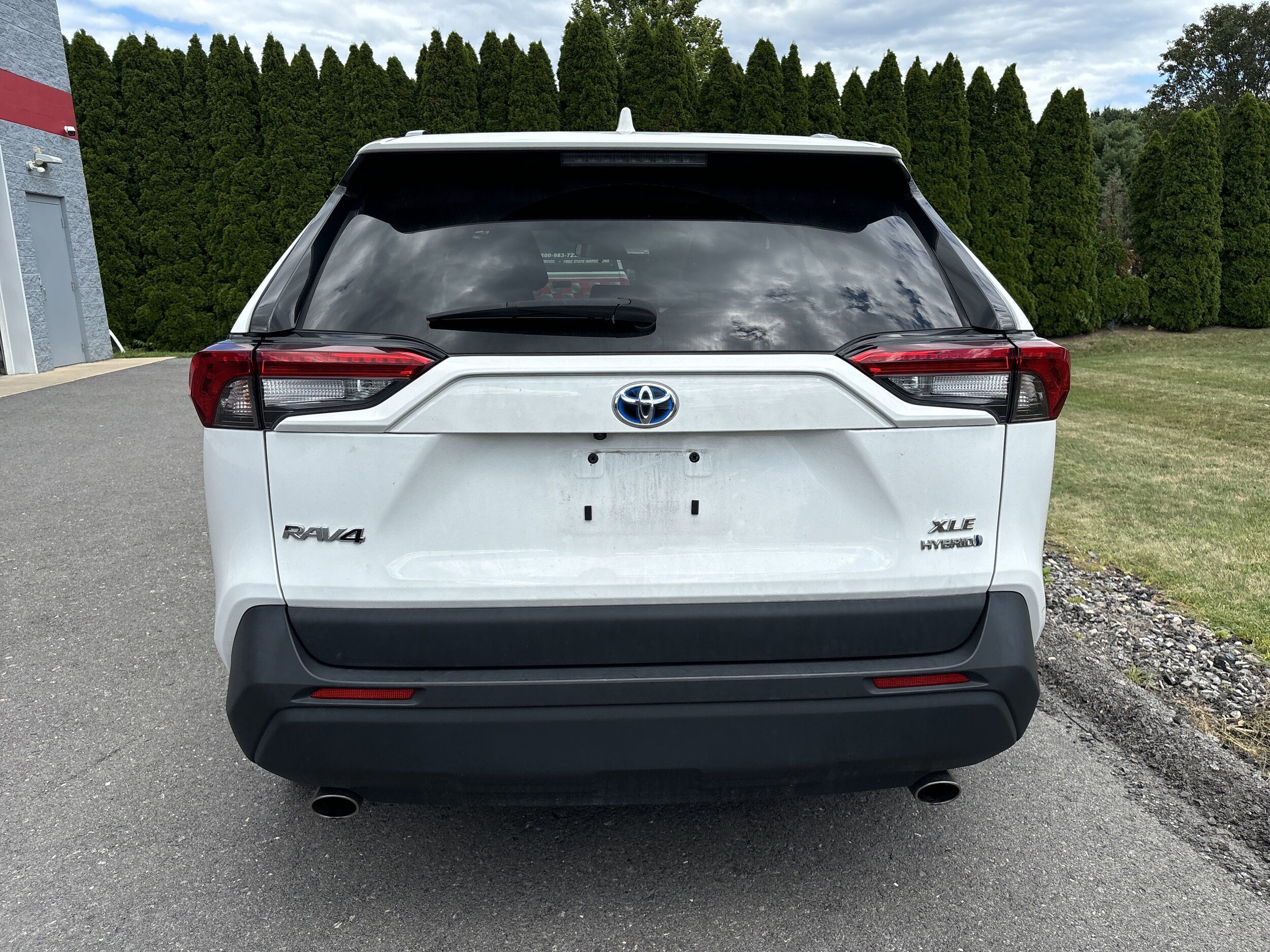 2024 Toyota RAV4 Hybrid XLE photo 4