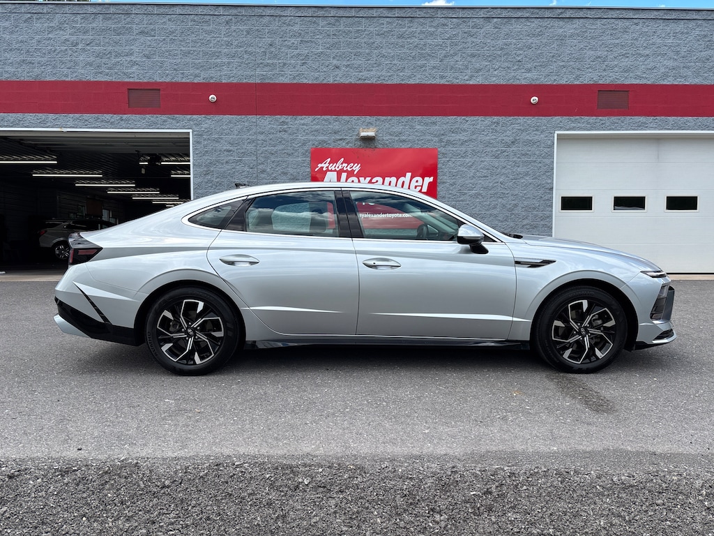 Used 2025 Hyundai Sonata SEL Sedan
