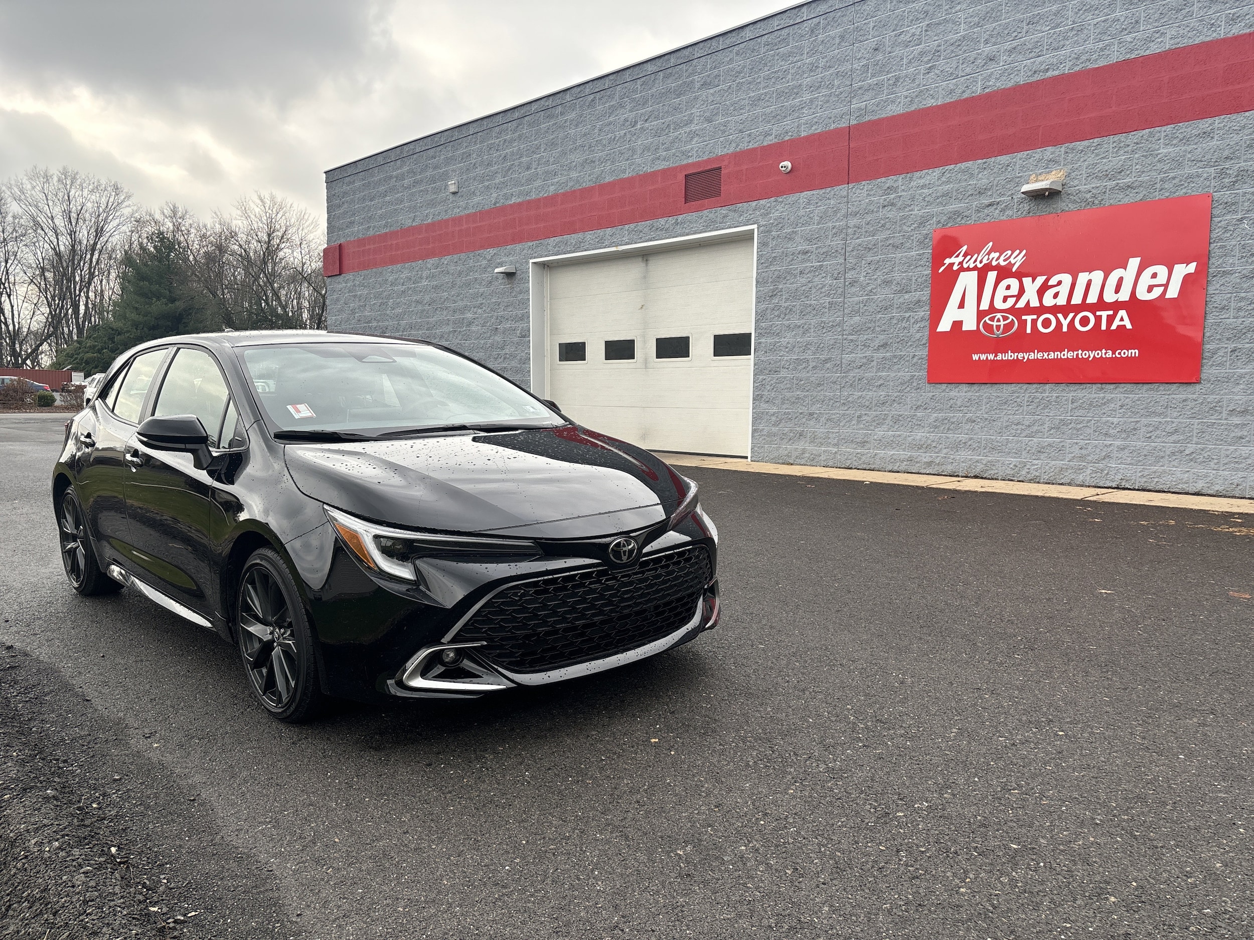 2024 Toyota Corolla Hatchback XSE's photo