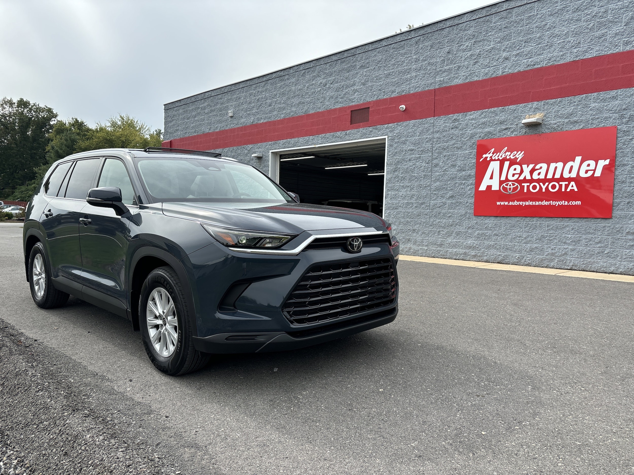 2025 Toyota Grand Highlander XLE's photo