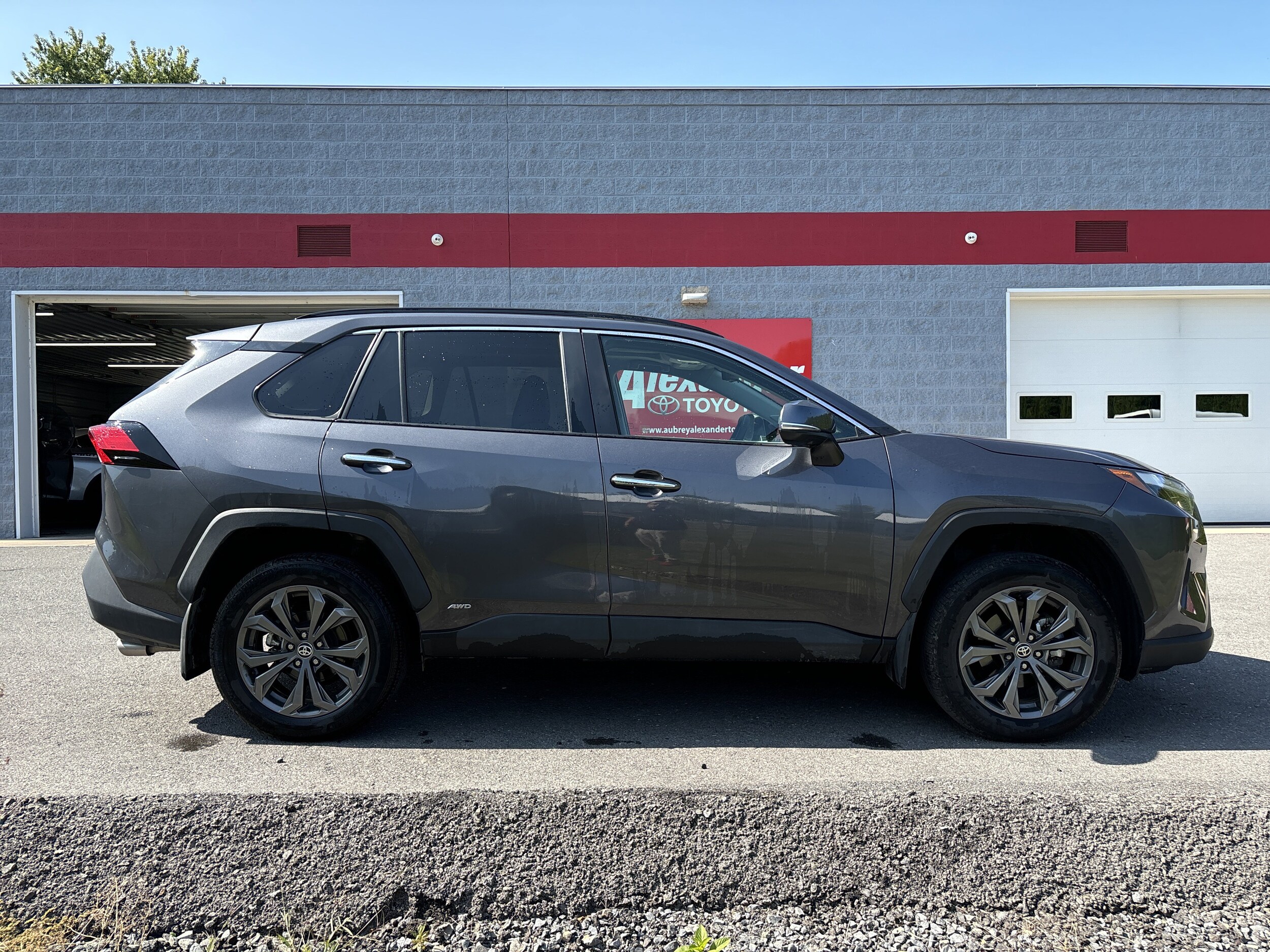 2024 Toyota RAV4 Hybrid Limited photo 2