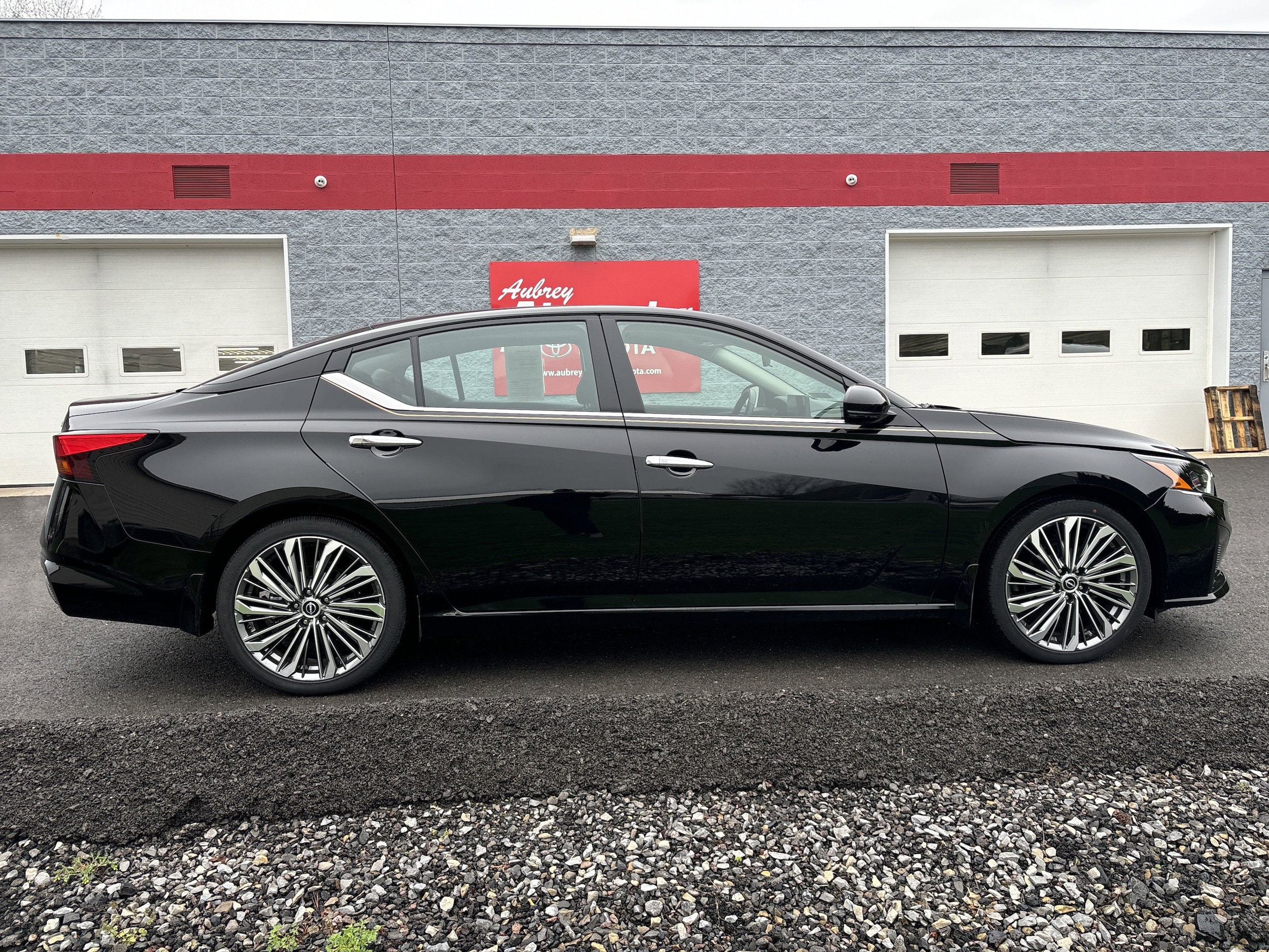 Used 2024 Nissan Altima SL with VIN 1N4BL4EV5RN356879 for sale in Montoursville, PA